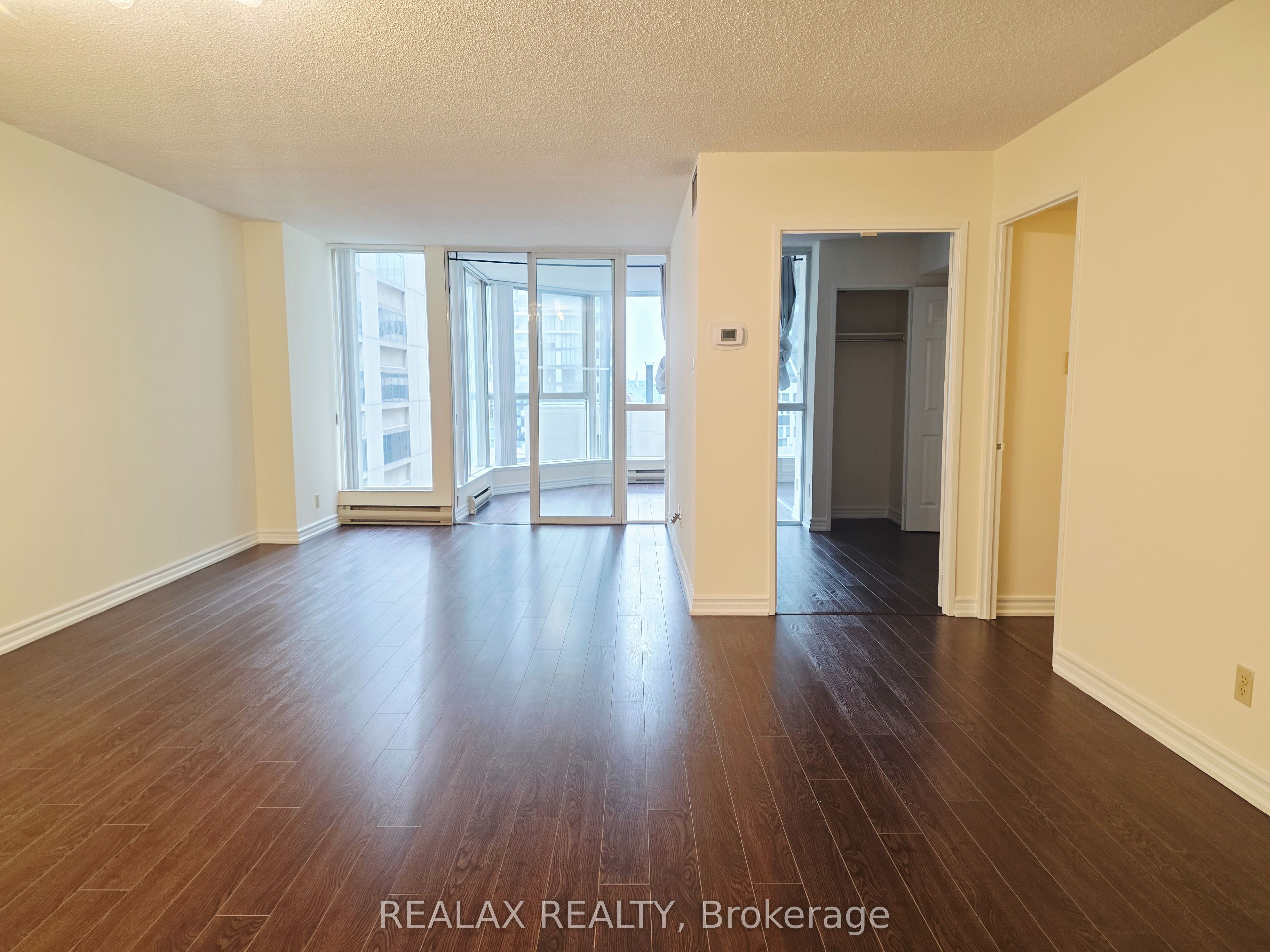 55 Centre Avenue 1403, Toronto, ON M5G 2H5 photo 3