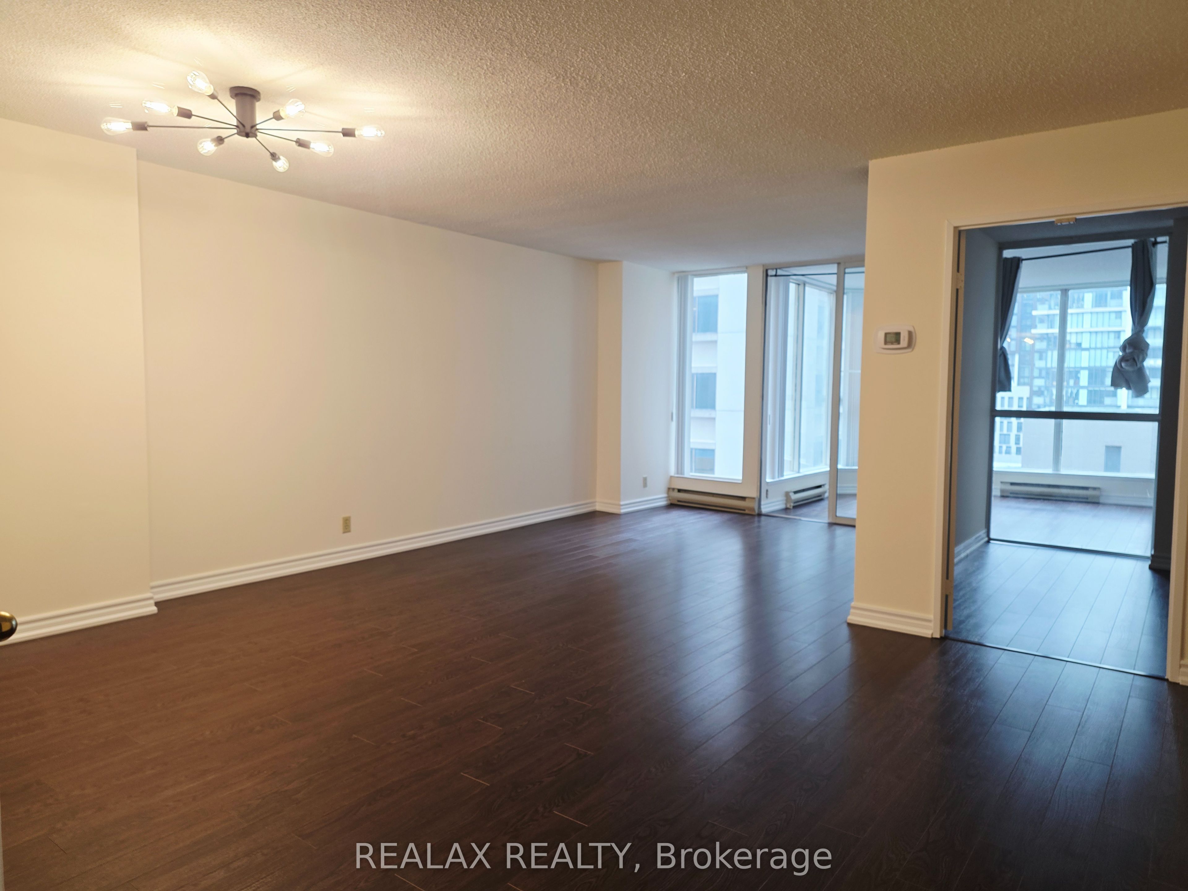 55 Centre Avenue 1403, Toronto, ON M5G 2H5 photo 5