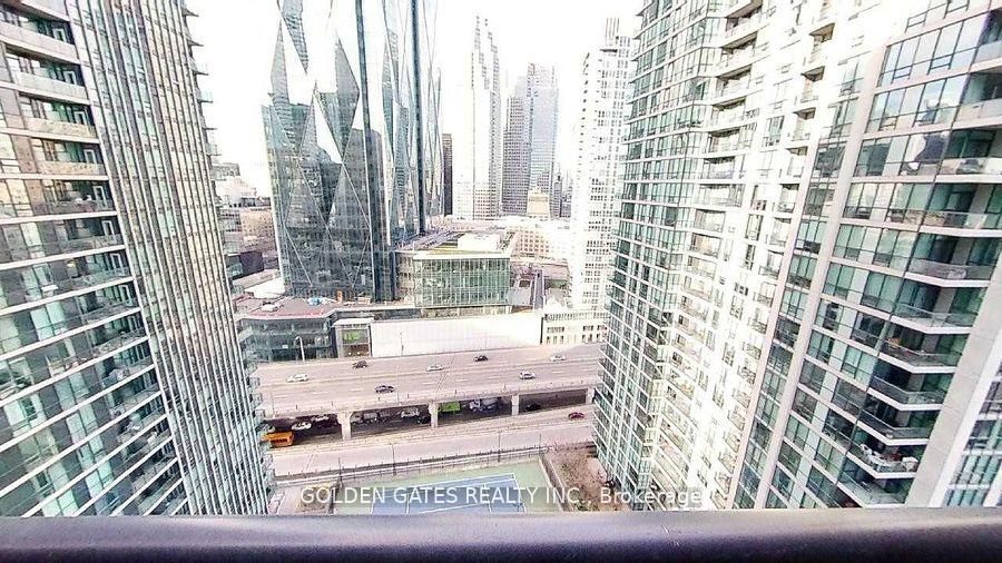 12 Yonge Street #2501, Toronto, ON M5E 1Z9 photo 3