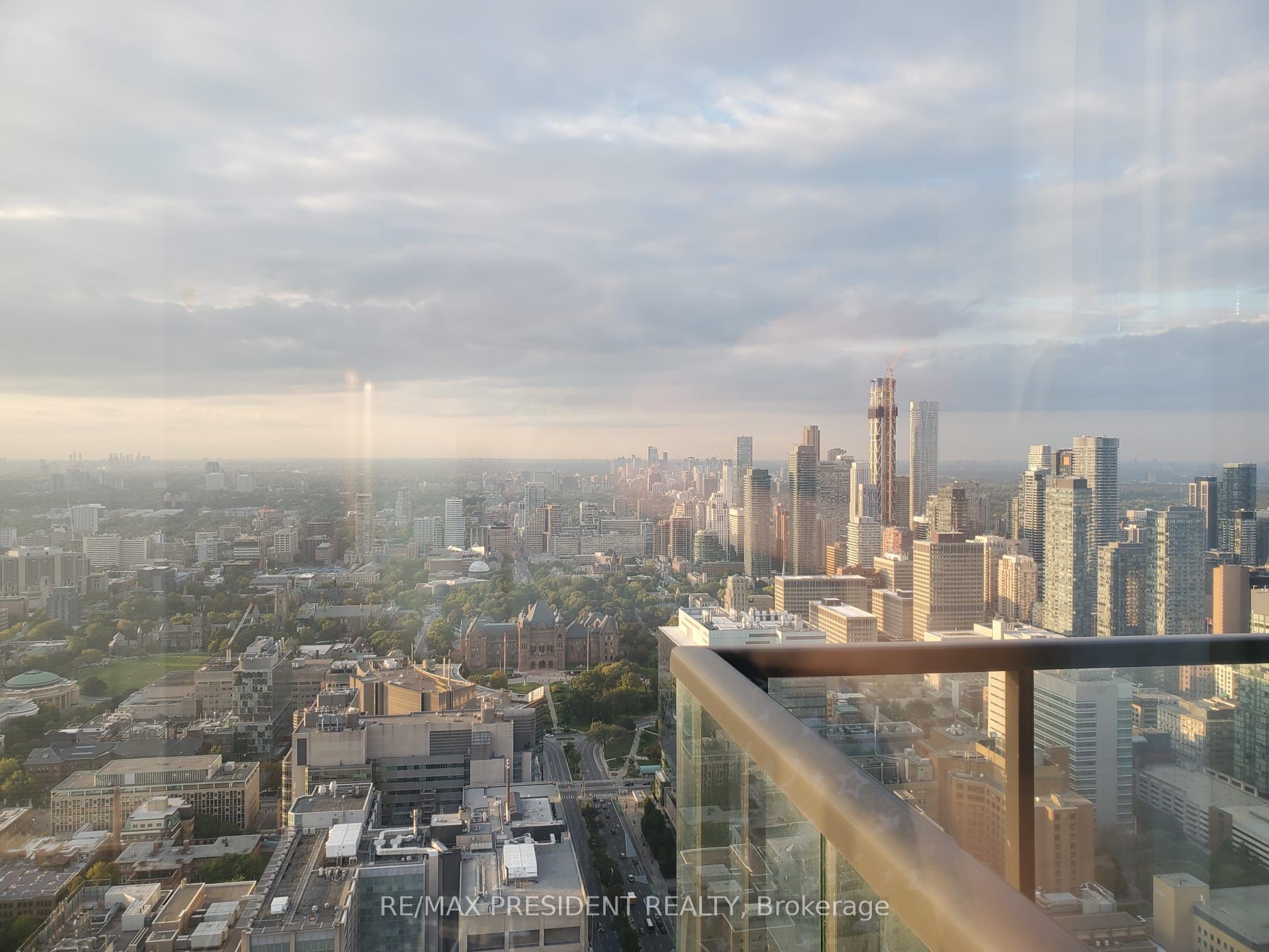 488 University Avenue 5216, Toronto, ON M5G 0C1