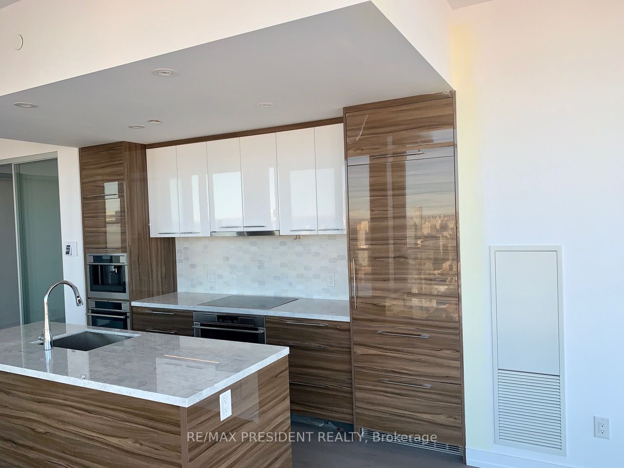 488 University Avenue 5216, Toronto, ON M5G 0C1 photo 3
