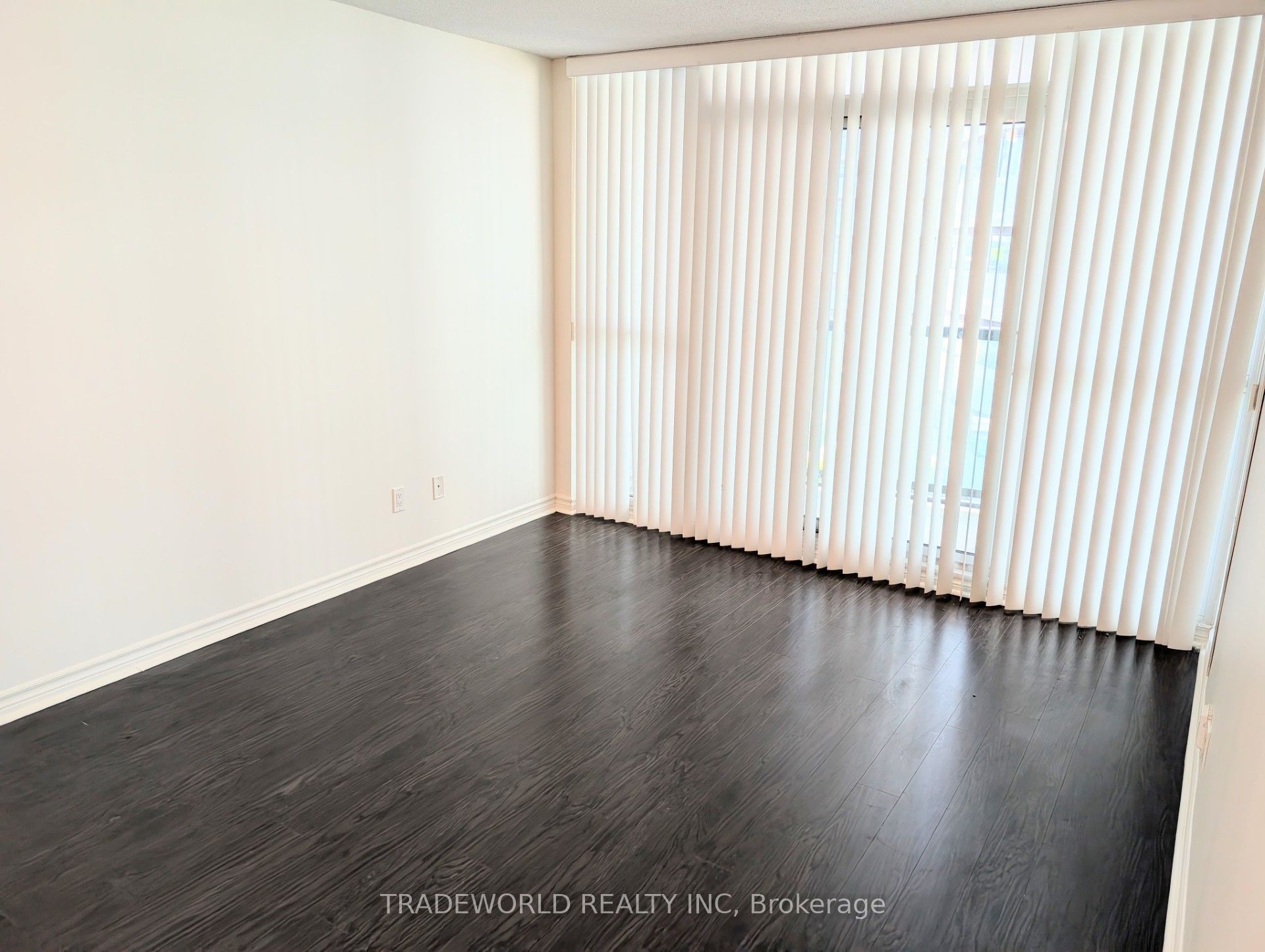 19 Grand Trunk Crescent 907, Toronto, ON M5J 3A3 photo 2