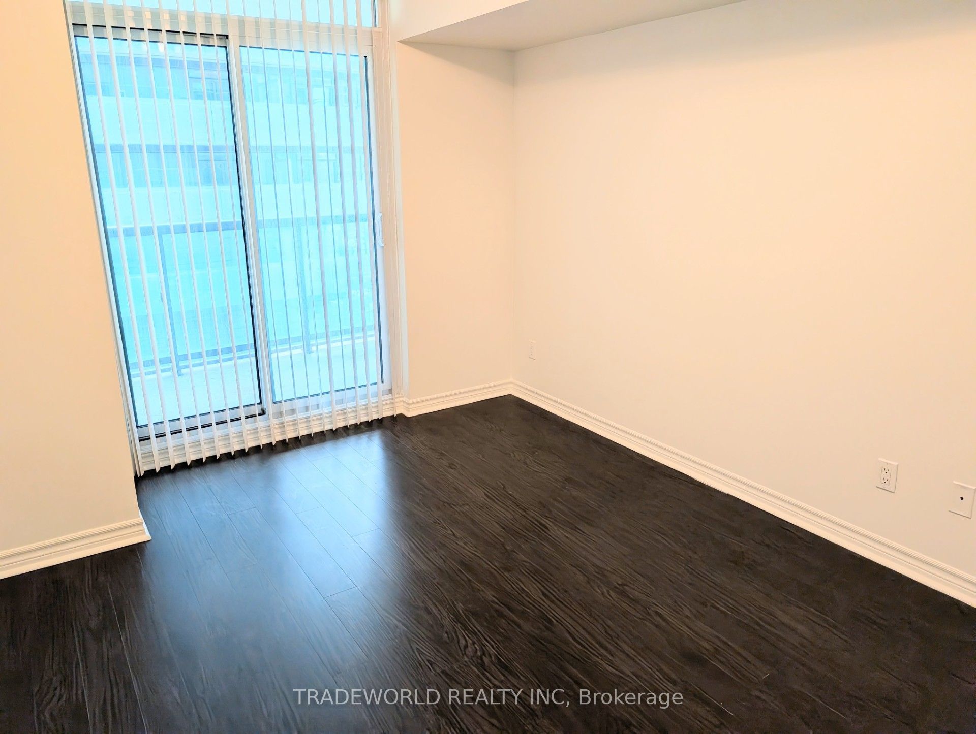19 Grand Trunk Crescent 907, Toronto, ON M5J 3A3 photo 4