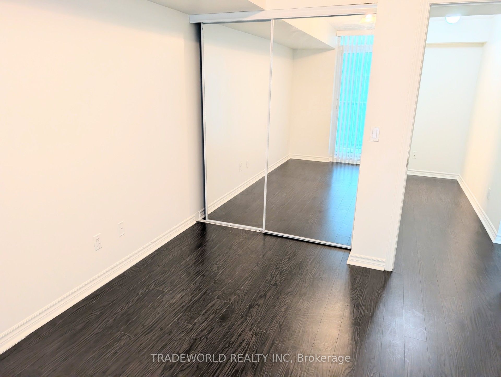 19 Grand Trunk Crescent 907, Toronto, ON M5J 3A3 photo 5