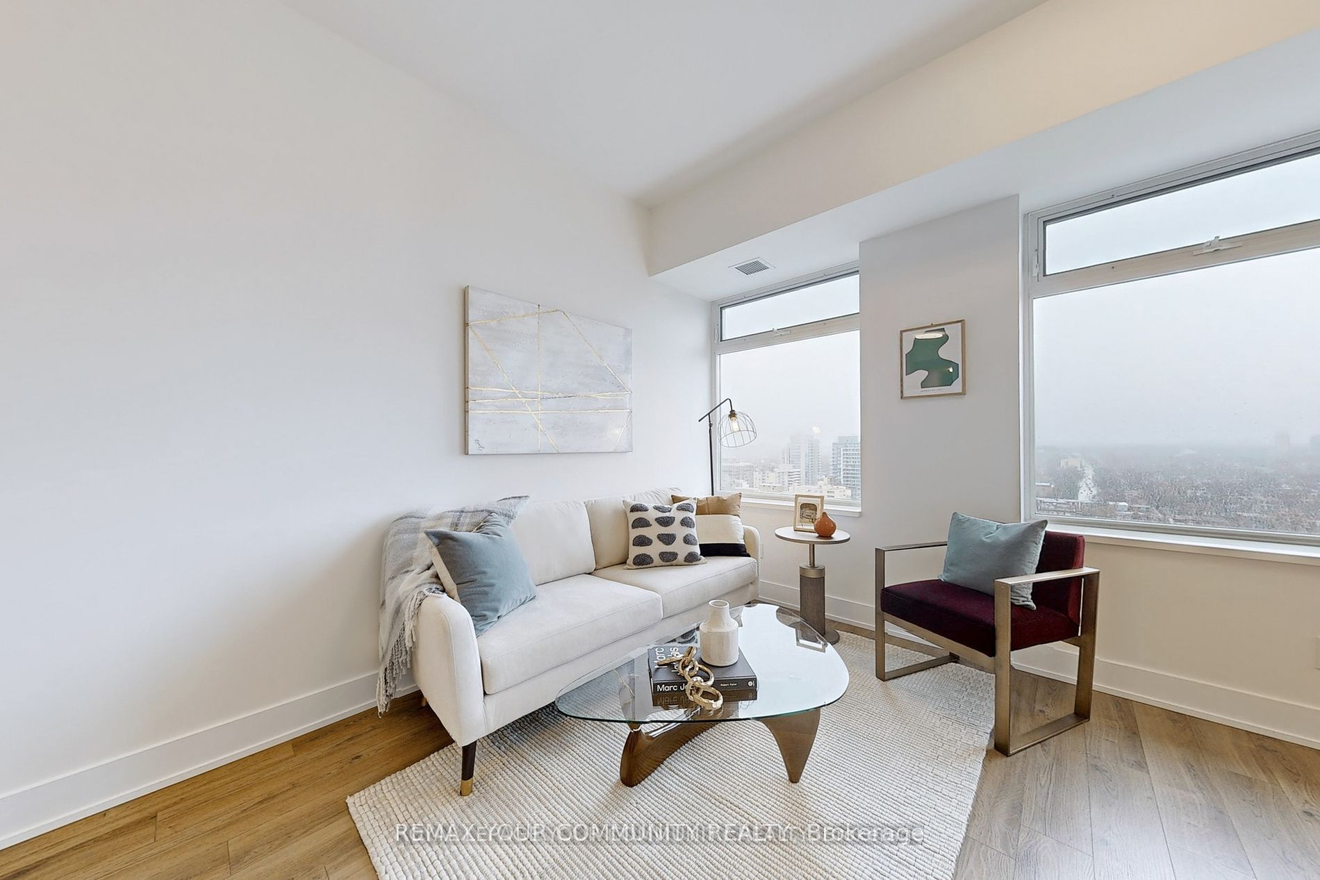 111 St Clair Avenue W 1828, Toronto, ON M4V 1N5 photo 2