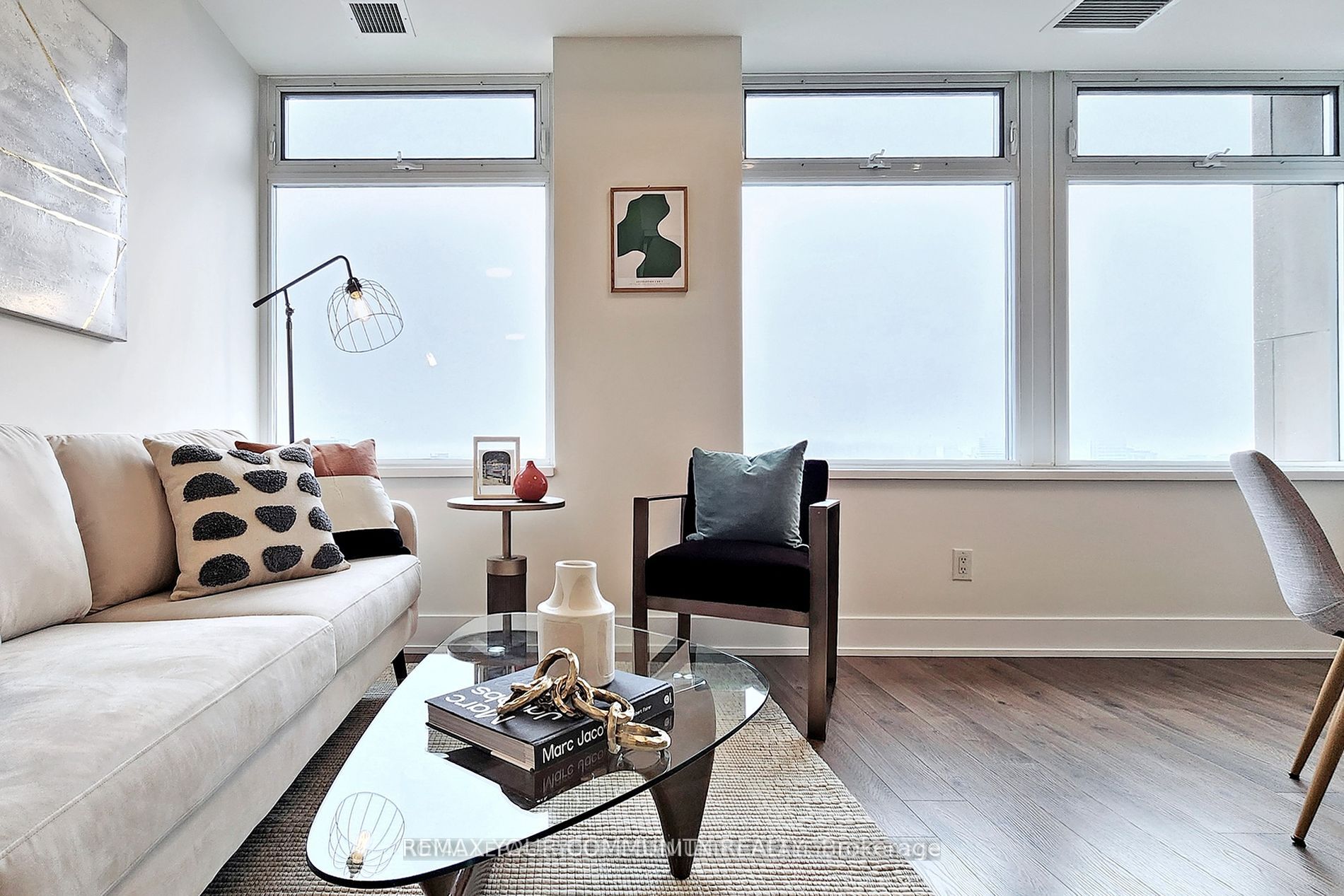 111 St Clair Avenue W 1828, Toronto, ON M4V 1N5 photo 4