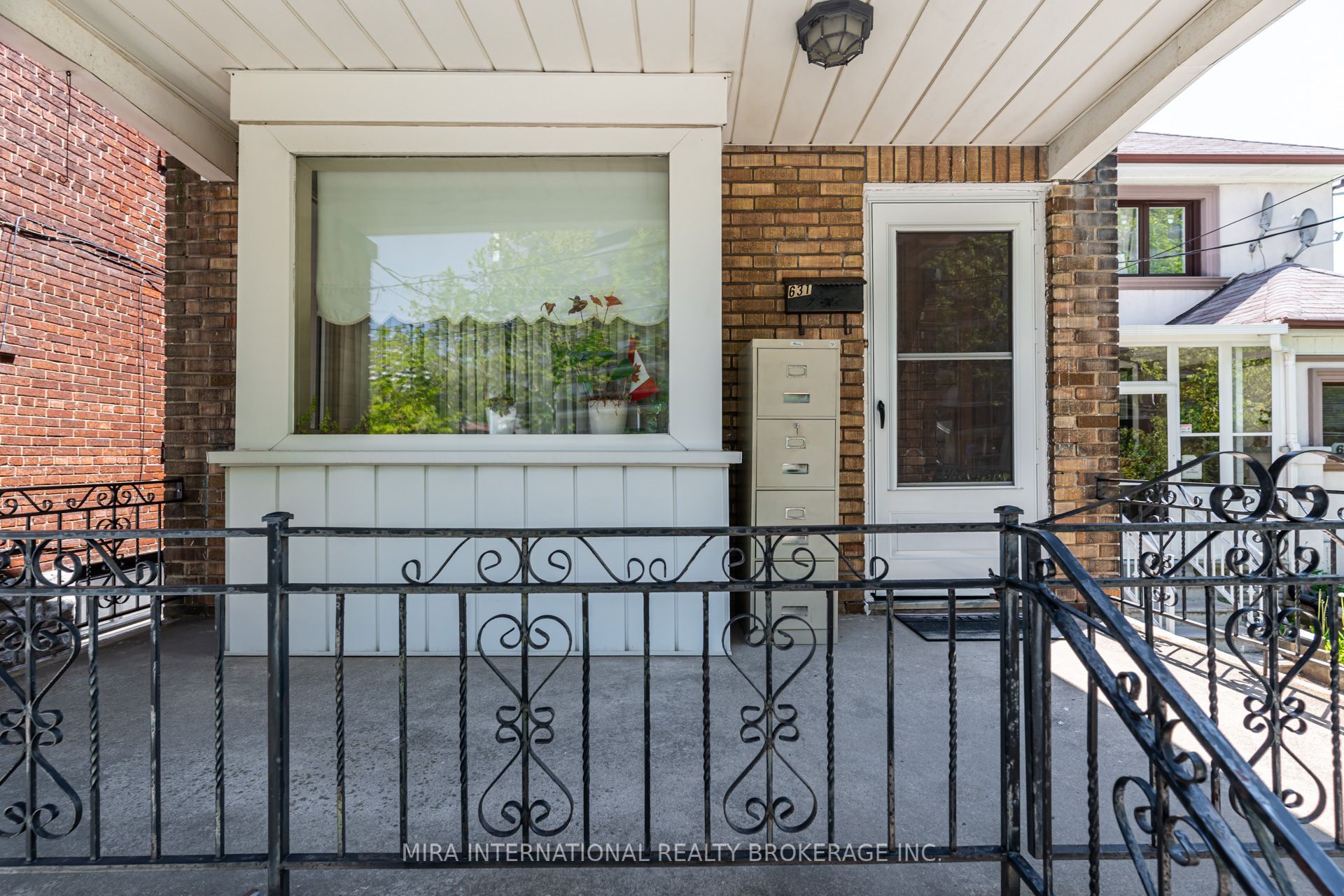 631 Lauder Avenue, Toronto, ON M6E 3J8 photo 3