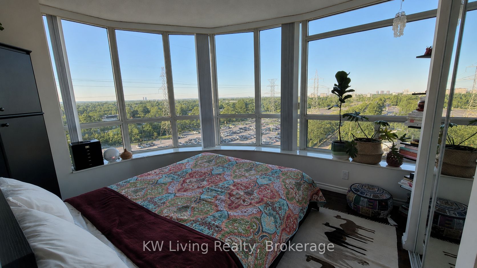 28 Pemberton Avenue 903, Toronto, ON M2M 4L1