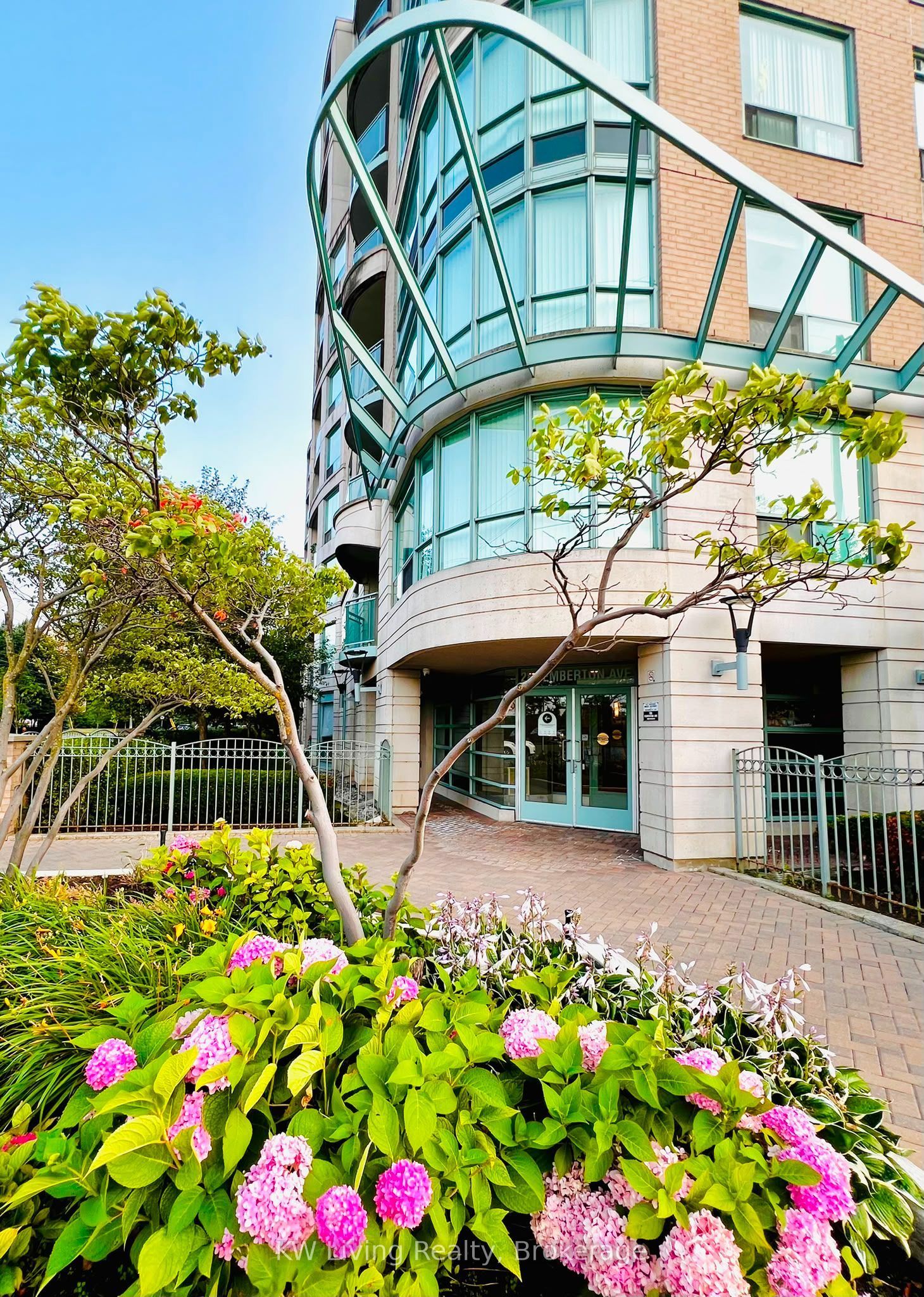 28 Pemberton Avenue 903, Toronto, ON M2M 4L1 photo 5