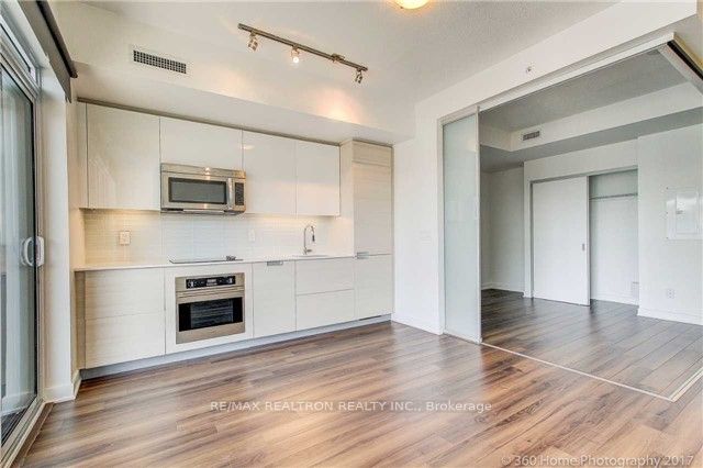 210 Simcoe Street 2110, Toronto, ON M5T 0A9 photo 3