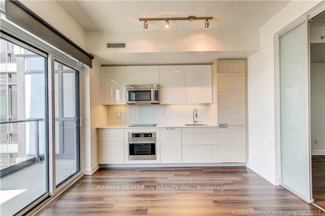 210 Simcoe Street 2110, Toronto, ON M5T 0A9 photo 4