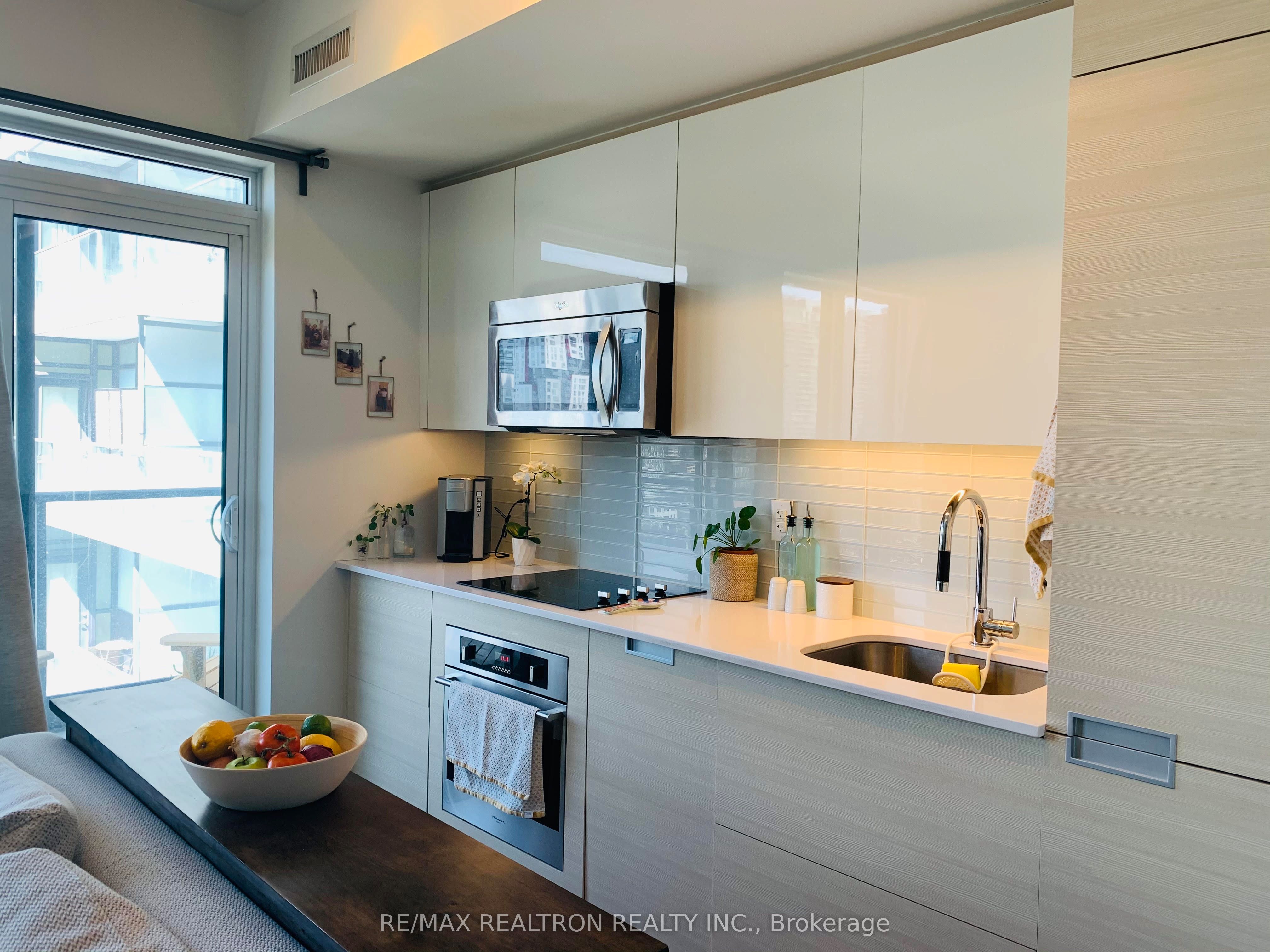210 Simcoe Street 2110, Toronto, ON M5T 0A9 photo 5