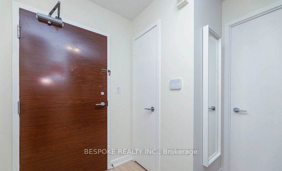 10 Capreol Court 520, Toronto, ON M5V 4B3 photo 2