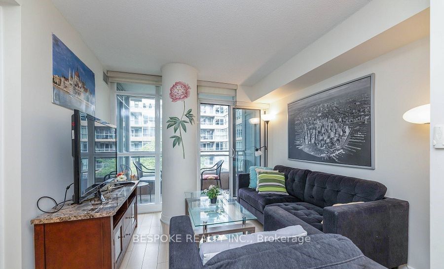10 Capreol Court 520, Toronto, ON M5V 4B3 photo 3