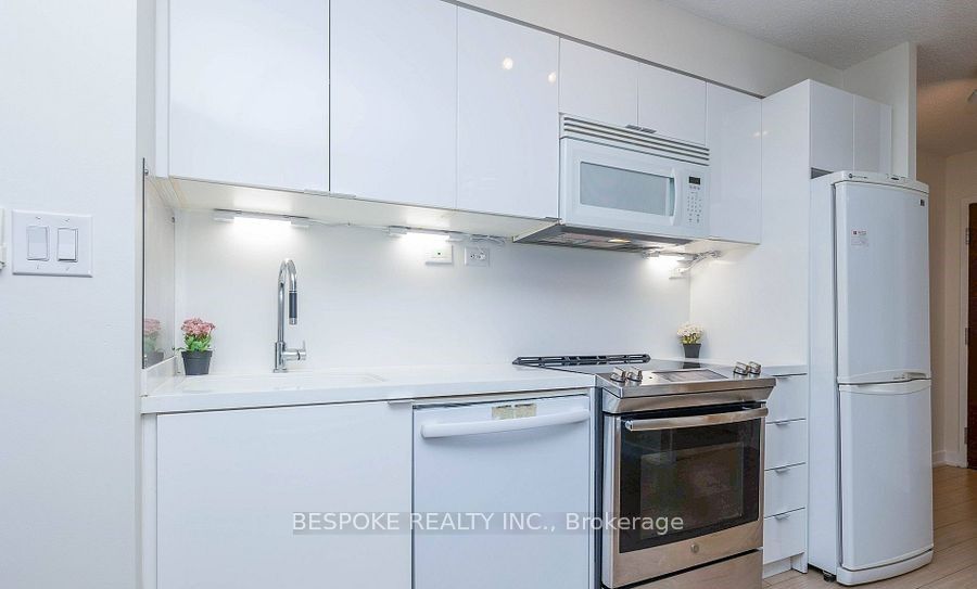 10 Capreol Court 520, Toronto, ON M5V 4B3 photo 5