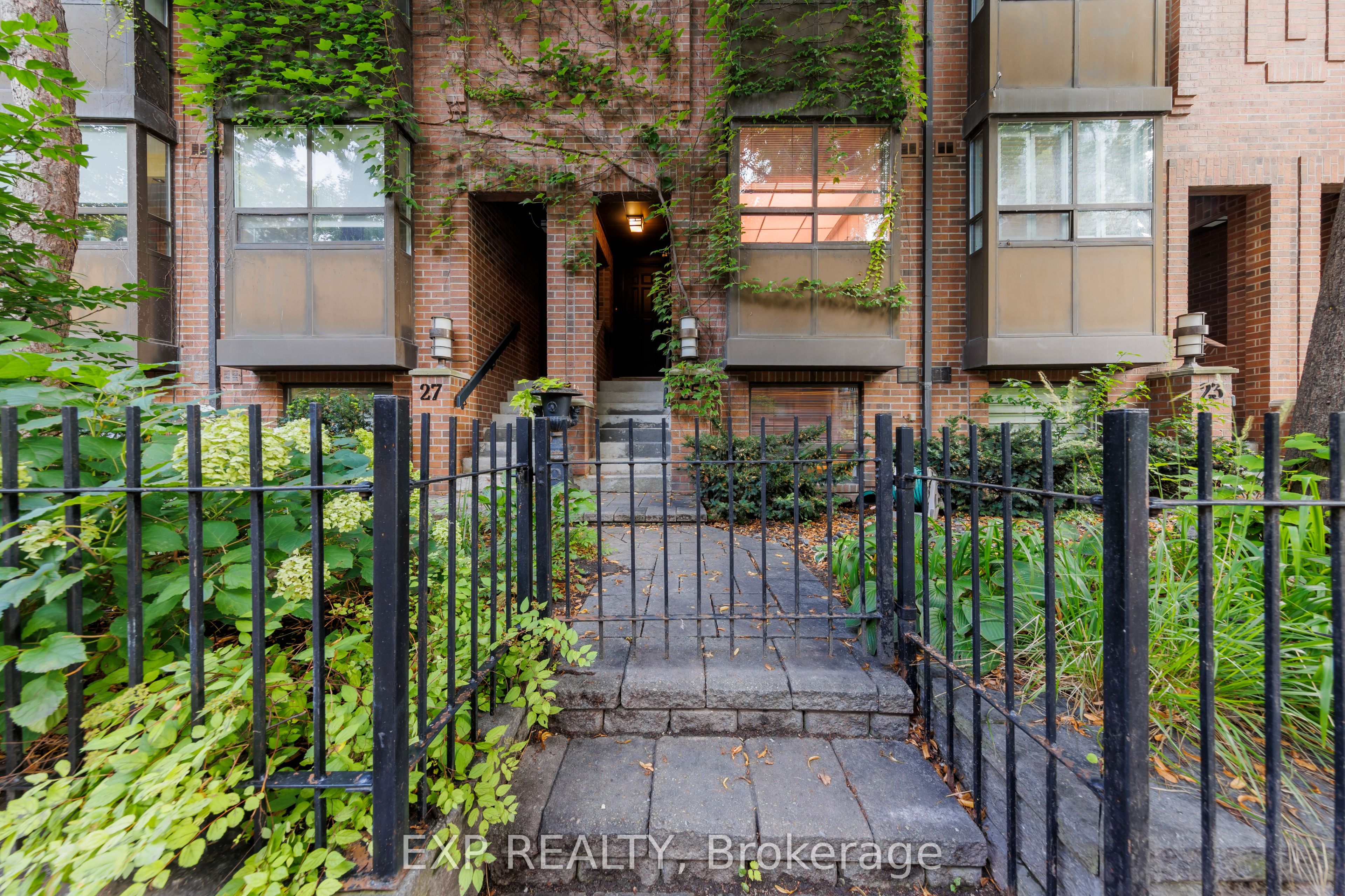 25 Dundonald Street, Toronto, ON M4Y 1K3 photo 2