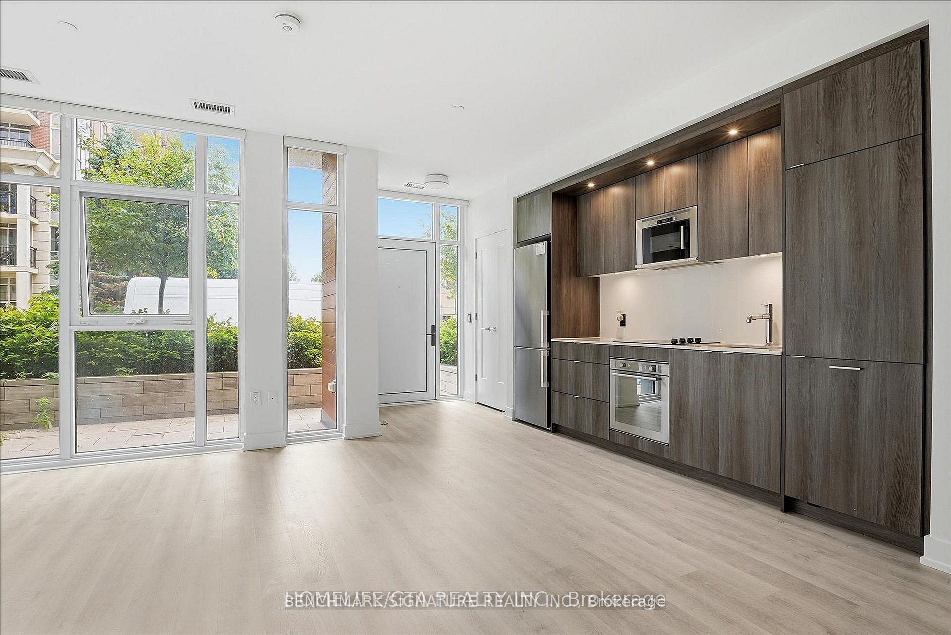 30 Inn On The Park Drive 206, Toronto, ON M3C 0P7