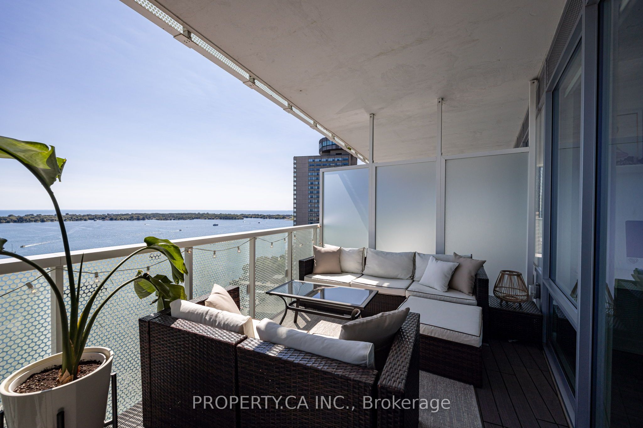 15 Queens Quay E 2203, Toronto, ON M5E 0C5 photo 2