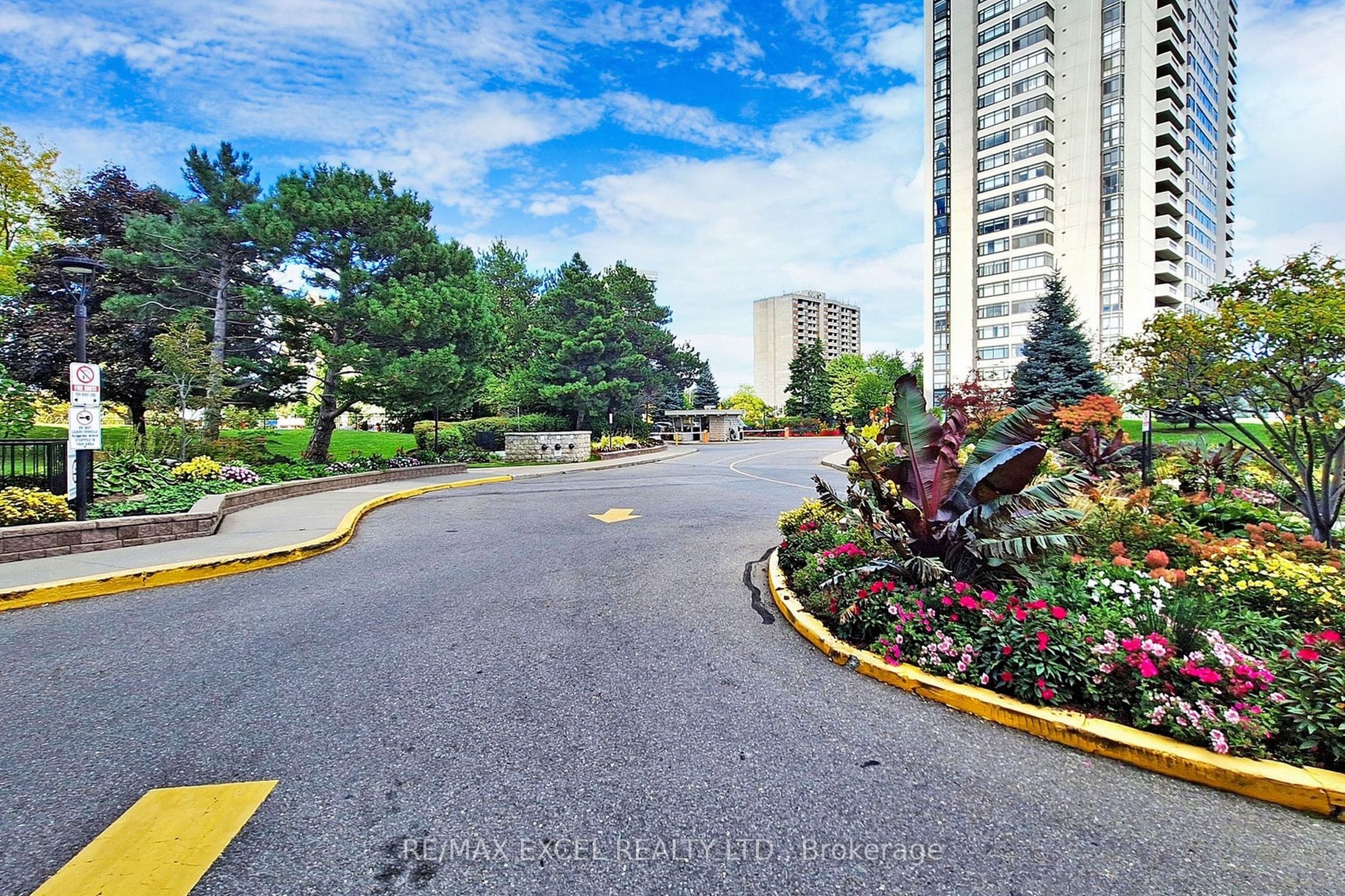 3303 Don Mills Road 1402, Toronto, ON M2J 4T6