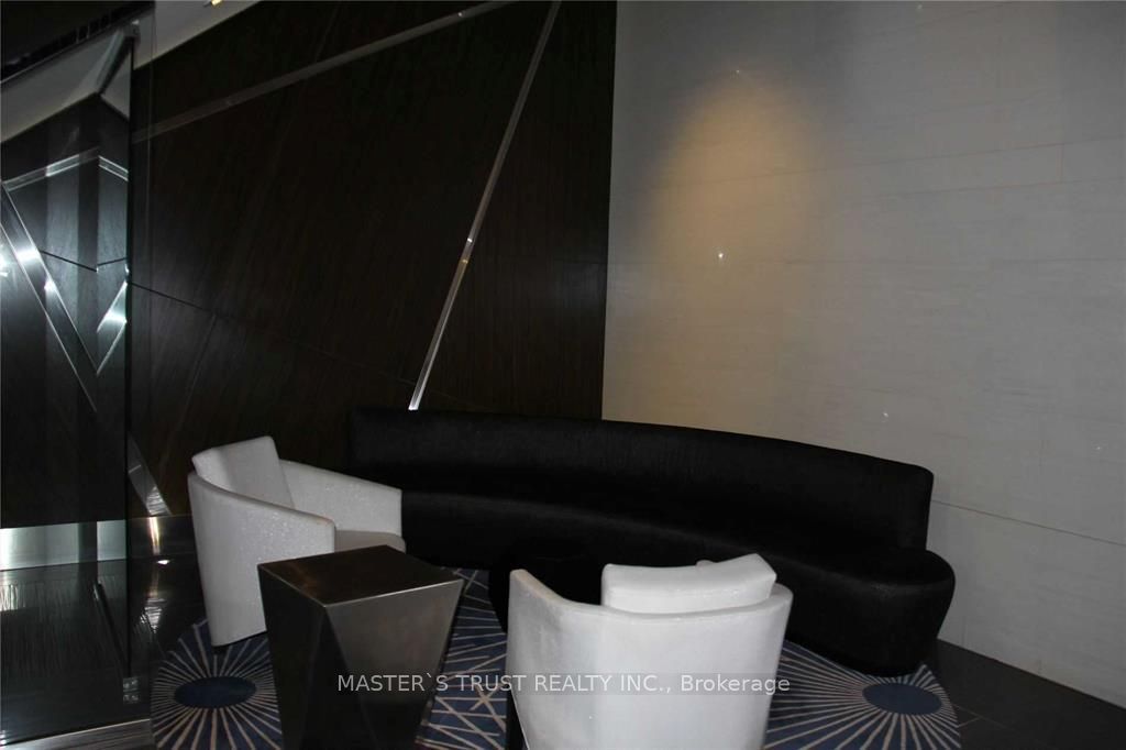 28 Ted Rogers 2811, Toronto, ON M4Y 2J4 photo 2