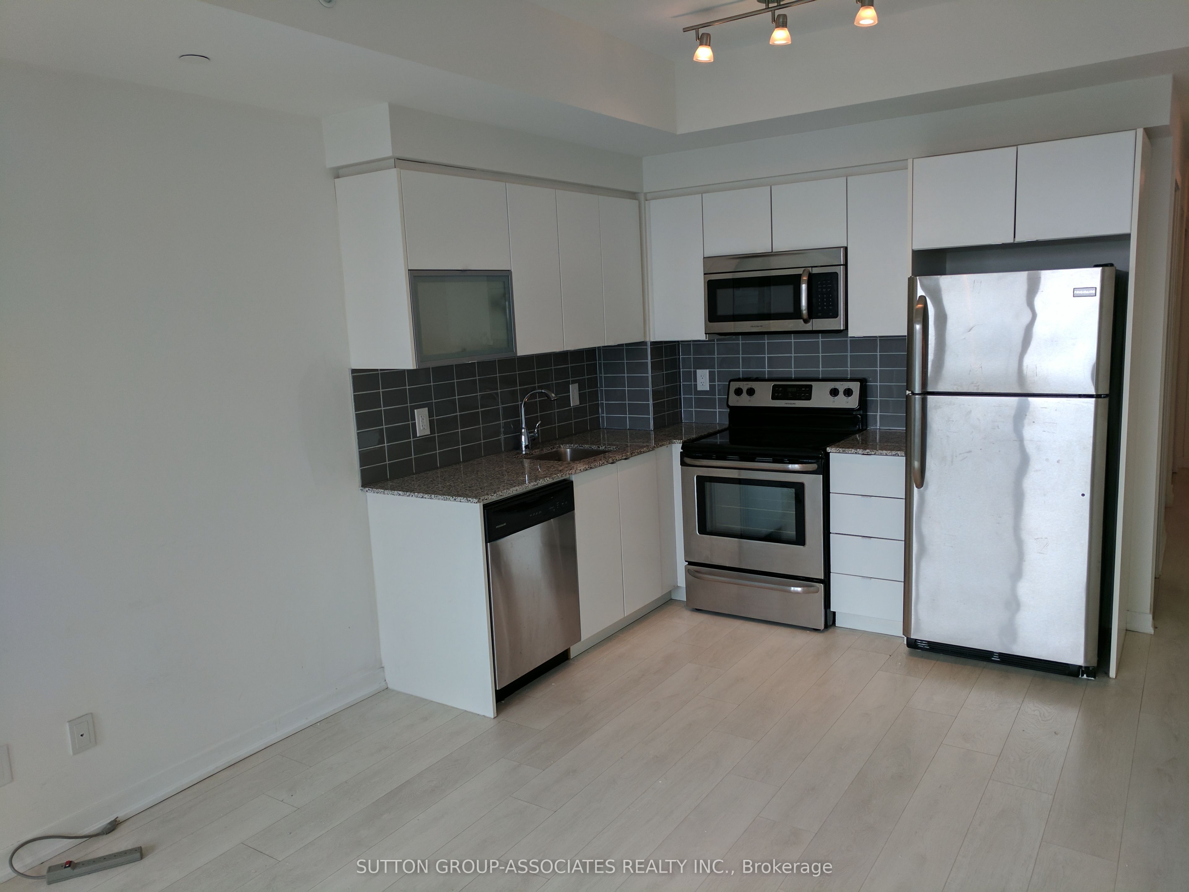 150 East Liberty Street 508, Toronto, ON M6K 3R5 photo 2