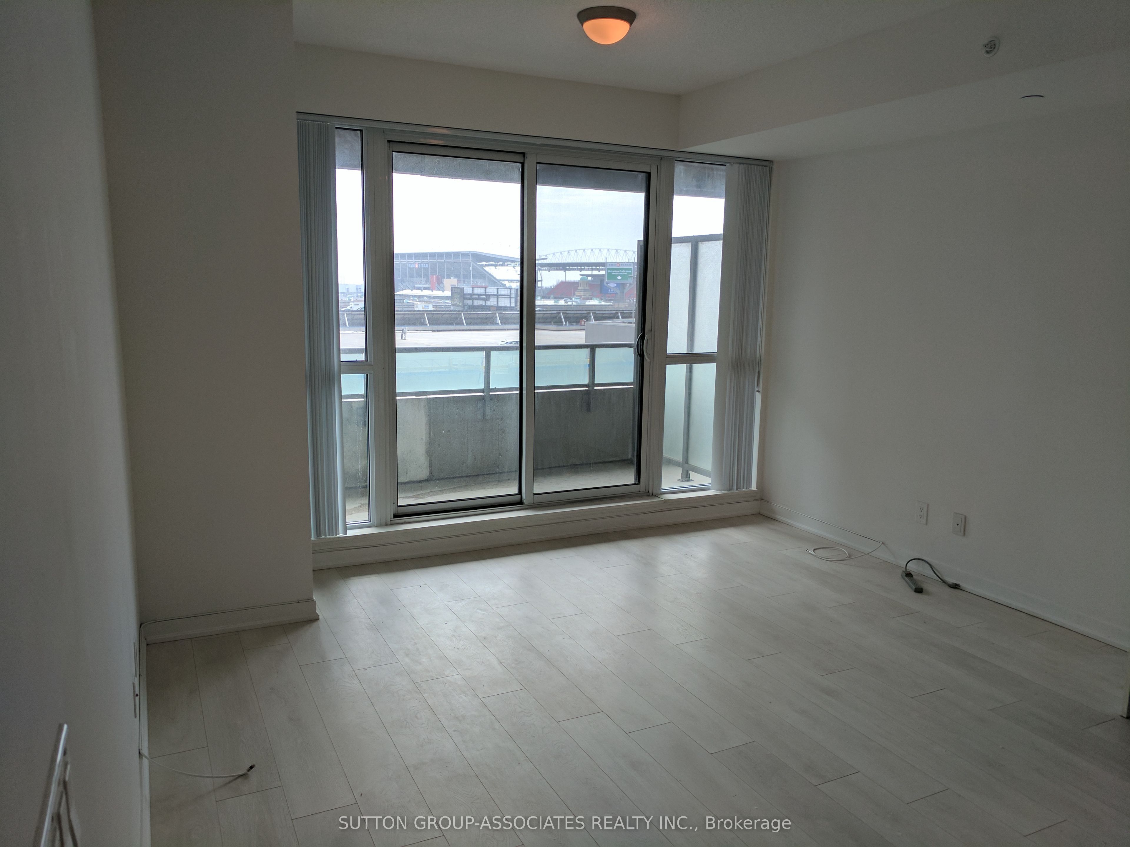 150 East Liberty Street 508, Toronto, ON M6K 3R5 photo 3