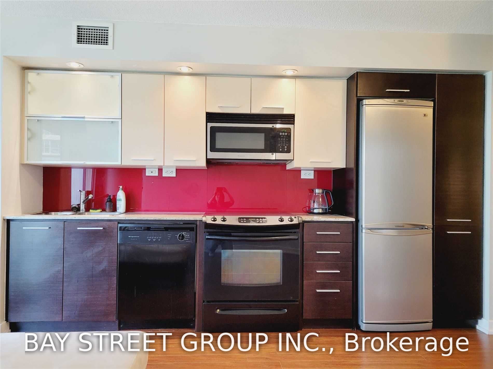 8 Telegram Mews 535, Toronto, ON M5V 3Z5 photo 5