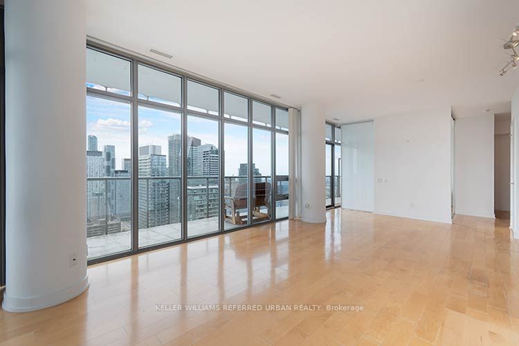 33 Charles Street E 3902, Toronto, ON M4Y 0A2 photo 2