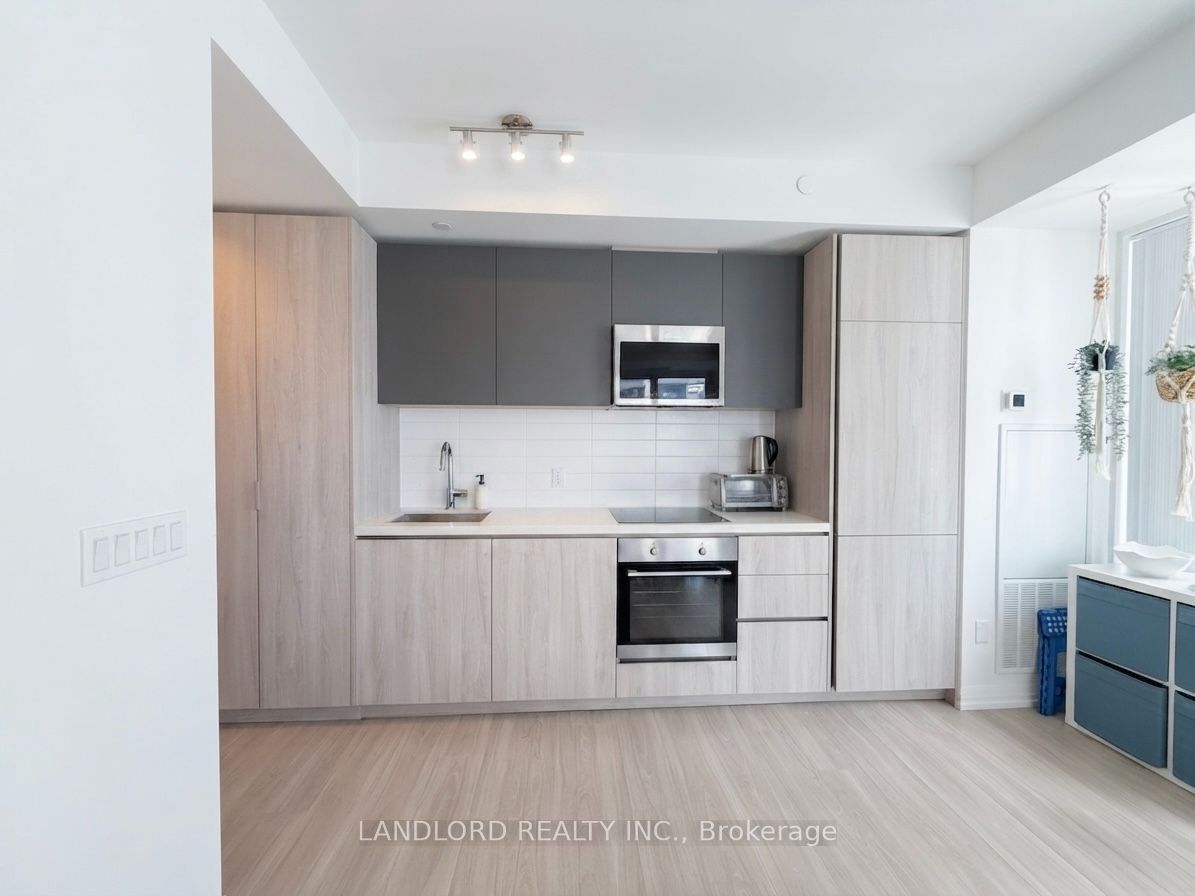8 Widmer Street 2705, Toronto, ON M5V 0W6 photo 2