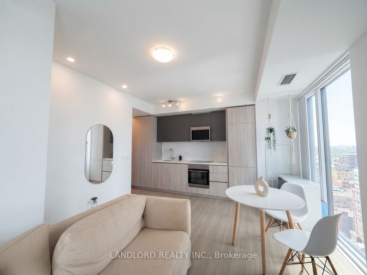 8 Widmer Street 2705, Toronto, ON M5V 0W6 photo 4