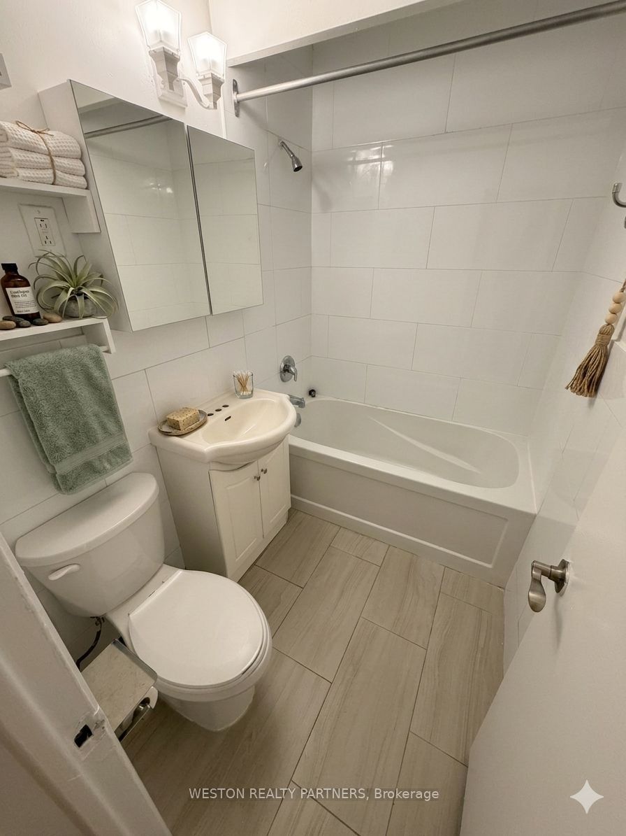 88 Wellesley Street E 209, Toronto, ON M4Y 1H4 photo 4