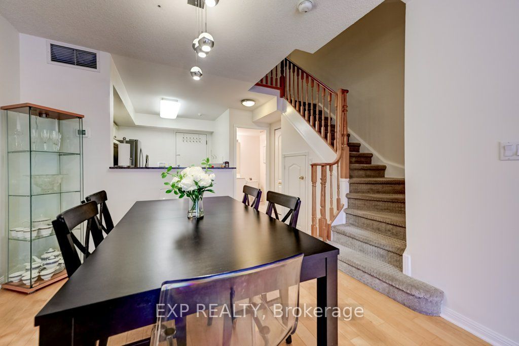 28 Sommerset Way 1716, Toronto, ON M2N 6W7 photo 3