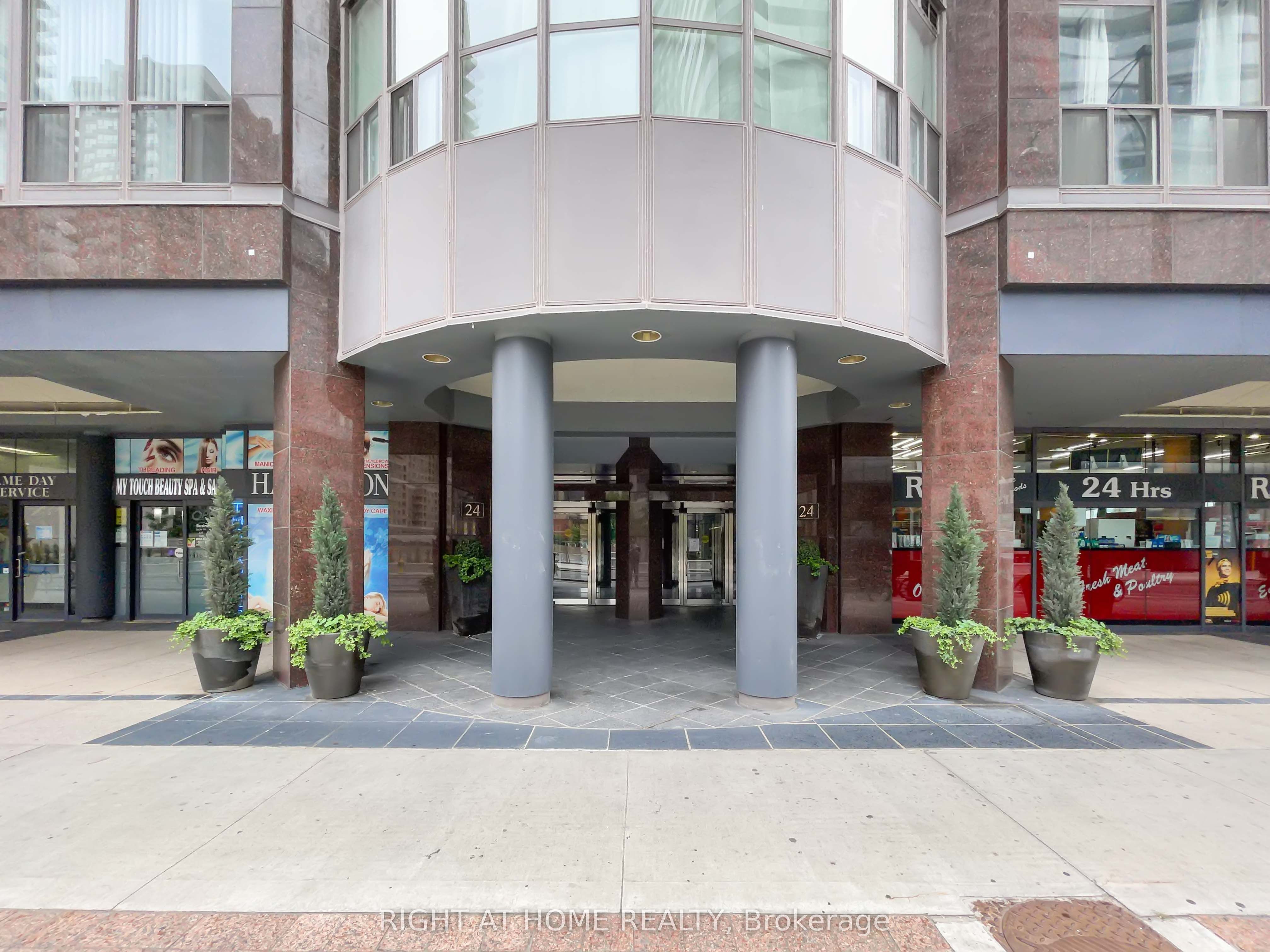 24 Wellesley Street W 1113, Toronto, ON M4Y 2X6 photo 2