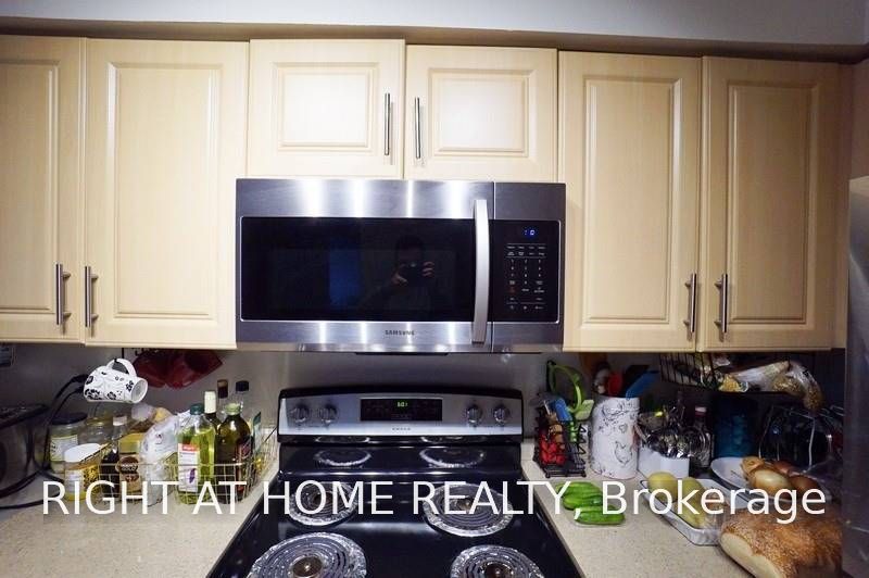 30 Harrison Garden Boulevard 207, Toronto, ON M2N 7A9 photo 3