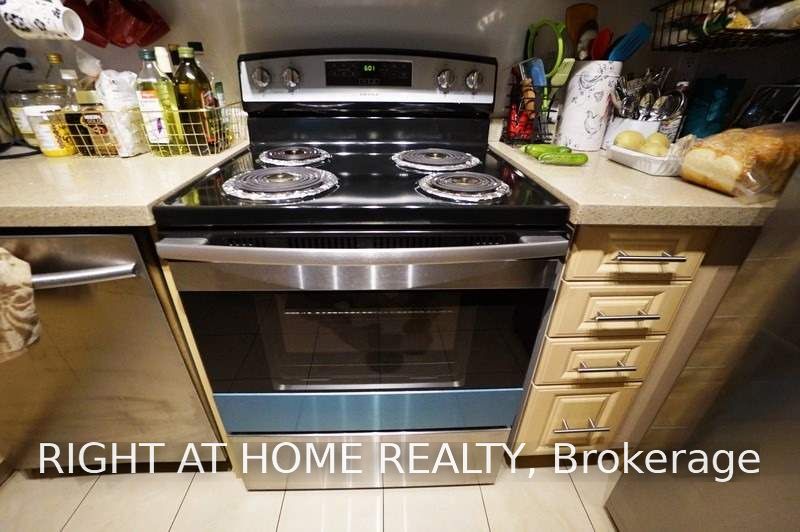 30 Harrison Garden Boulevard 207, Toronto, ON M2N 7A9 photo 4