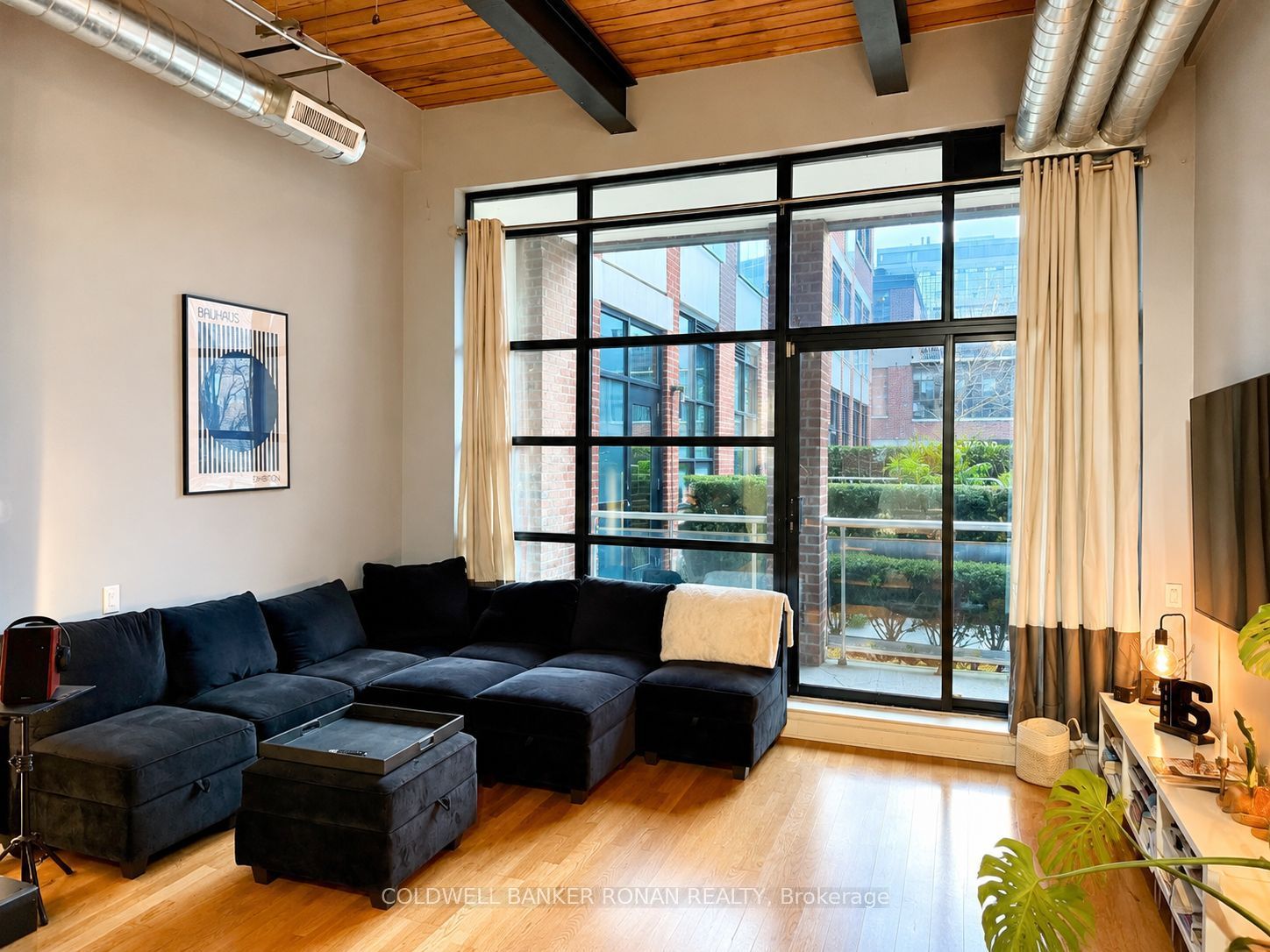 43 Hanna Avenue 116, Toronto, ON M6K 1X1 photo 3