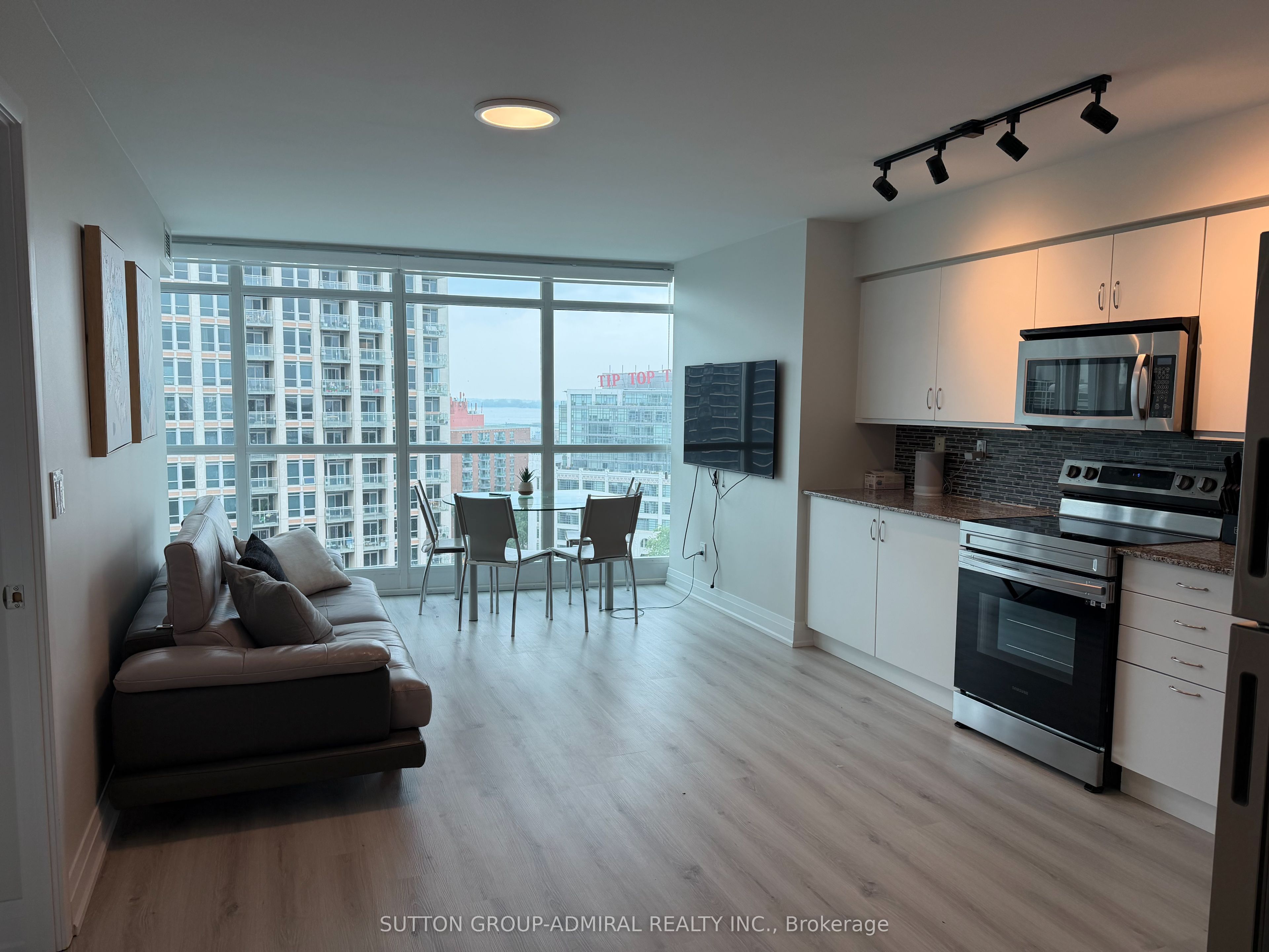 215 Fort York Boulevard 1602, Toronto, ON M5V 4A2 photo 3
