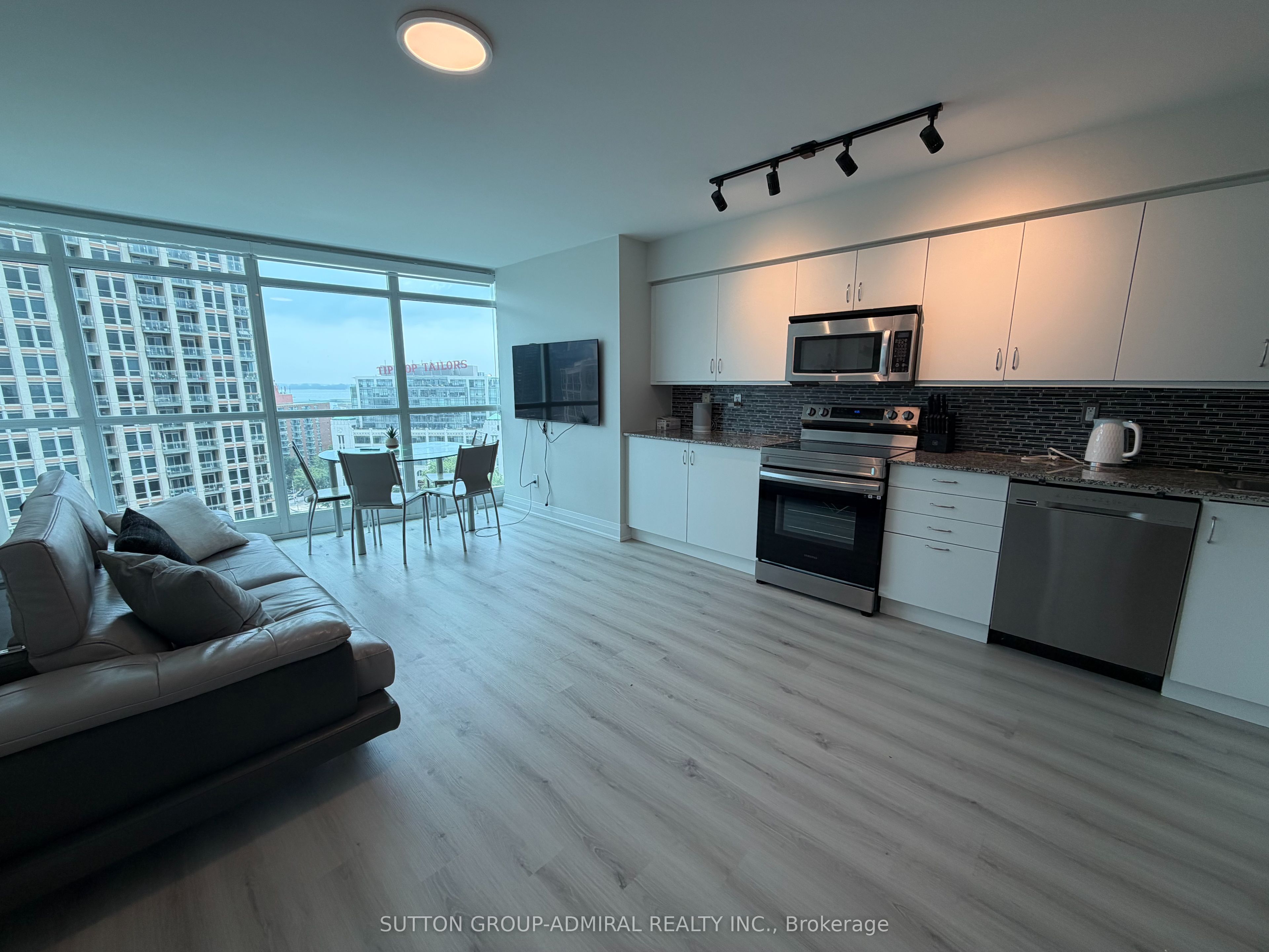 215 Fort York Boulevard 1602, Toronto, ON M5V 4A2 photo 4