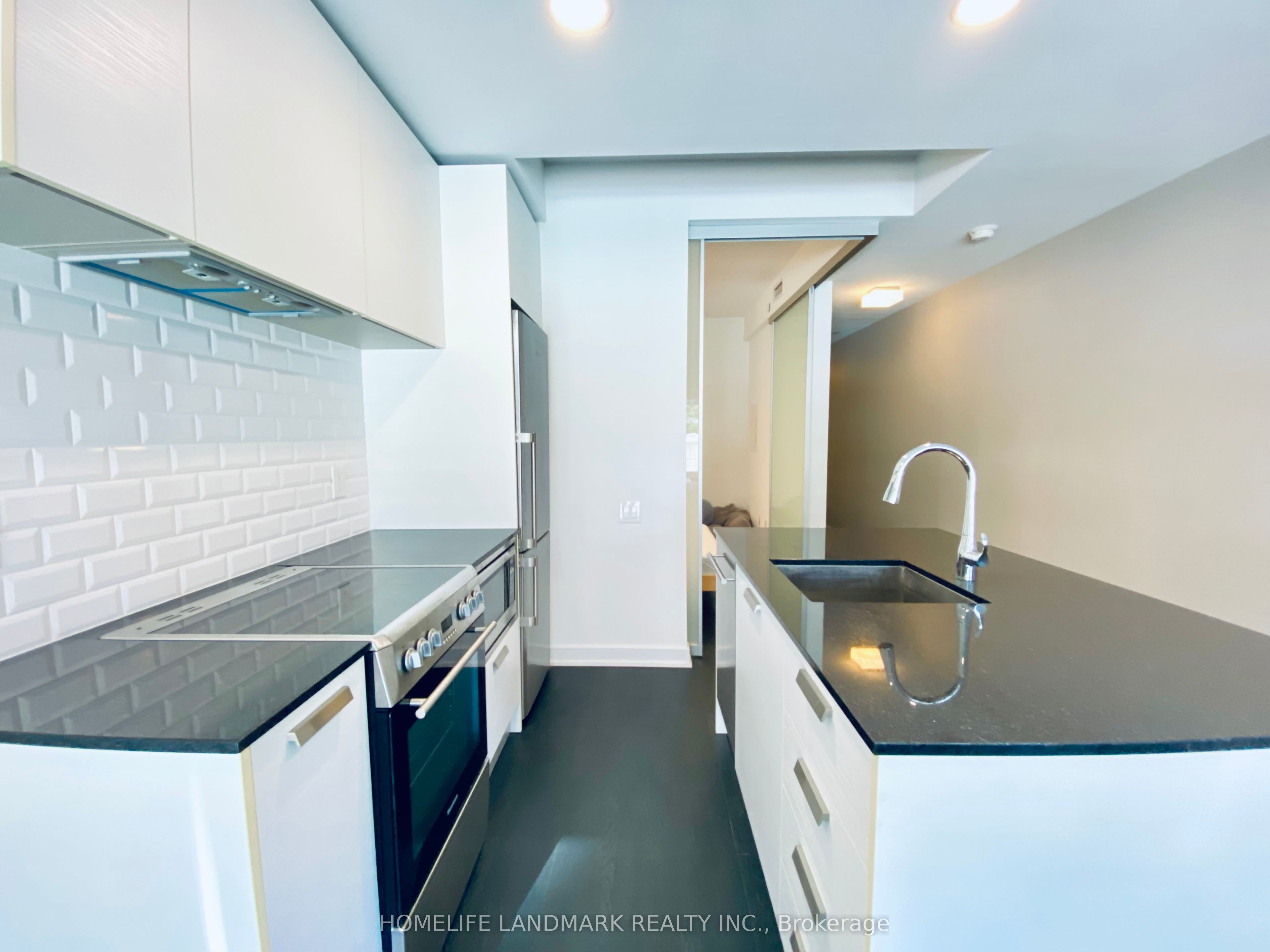 57 St Joseph Street 304, Toronto, ON M5S 0C5 photo 3