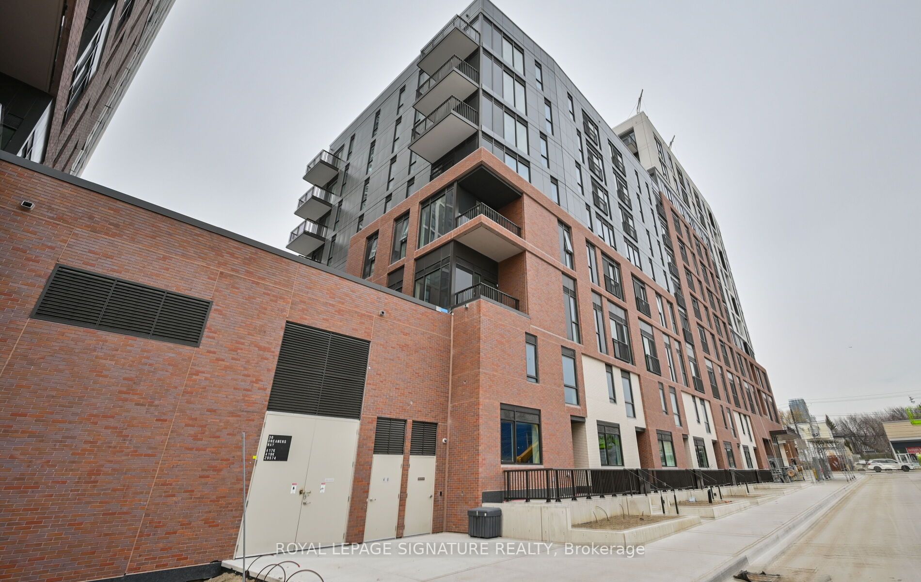 30 Dreamers Way 825, Toronto, ON M5A 0Y7