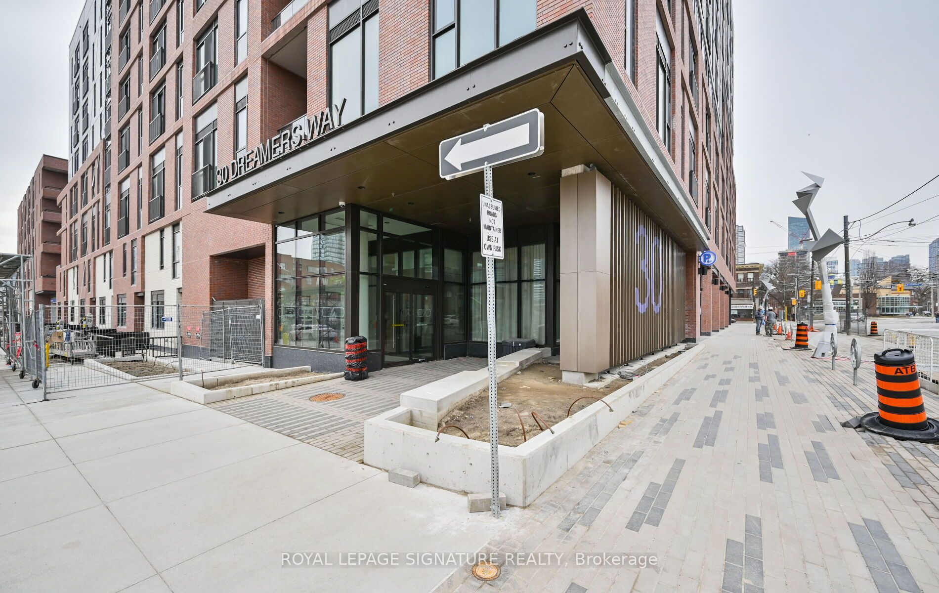 30 Dreamers Way 825, Toronto, ON M5A 0Y7 photo 3