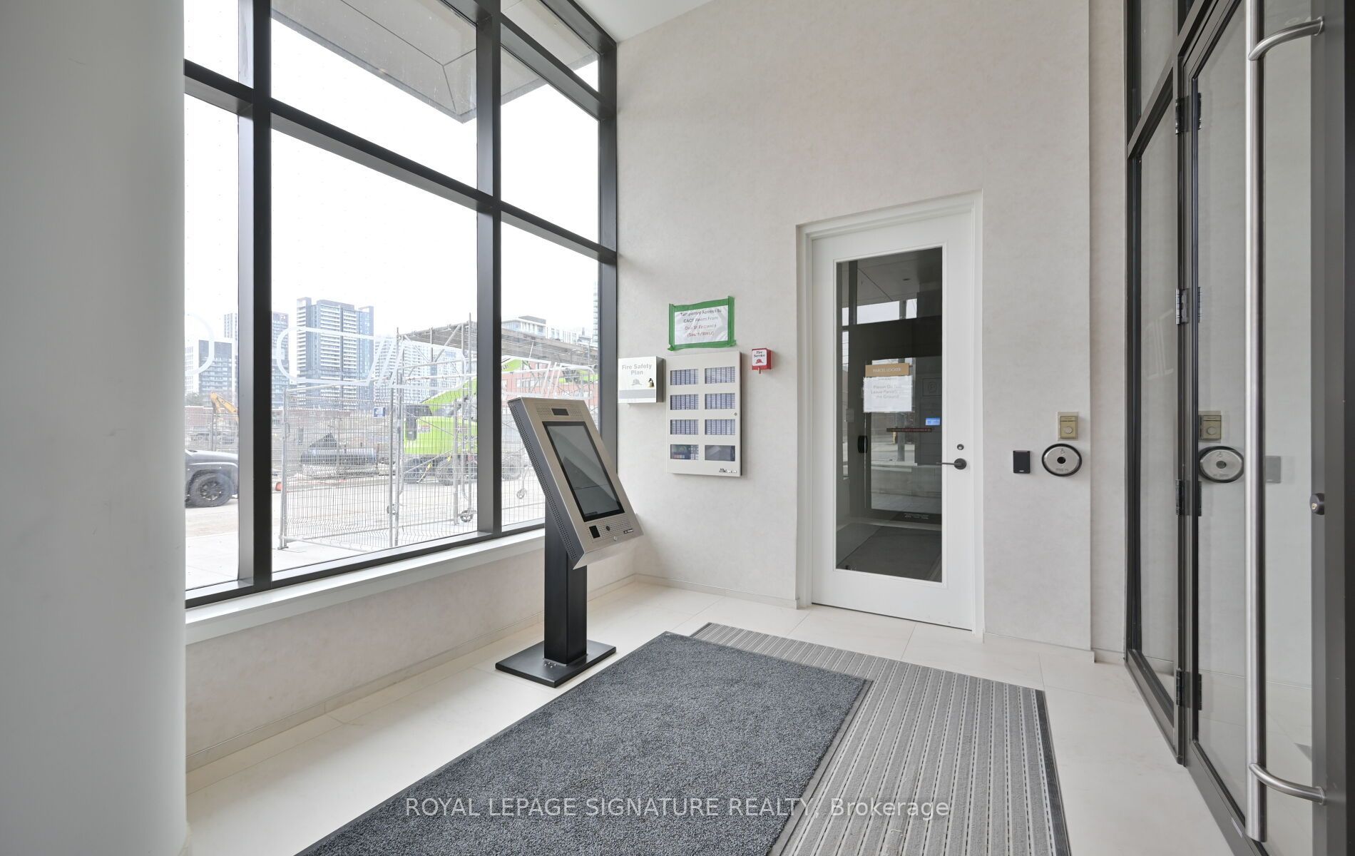 30 Dreamers Way 825, Toronto, ON M5A 0Y7 photo 4