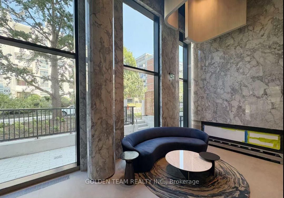 91 Montclair Avenue 907, Toronto, ON M5P 0B1 photo 2