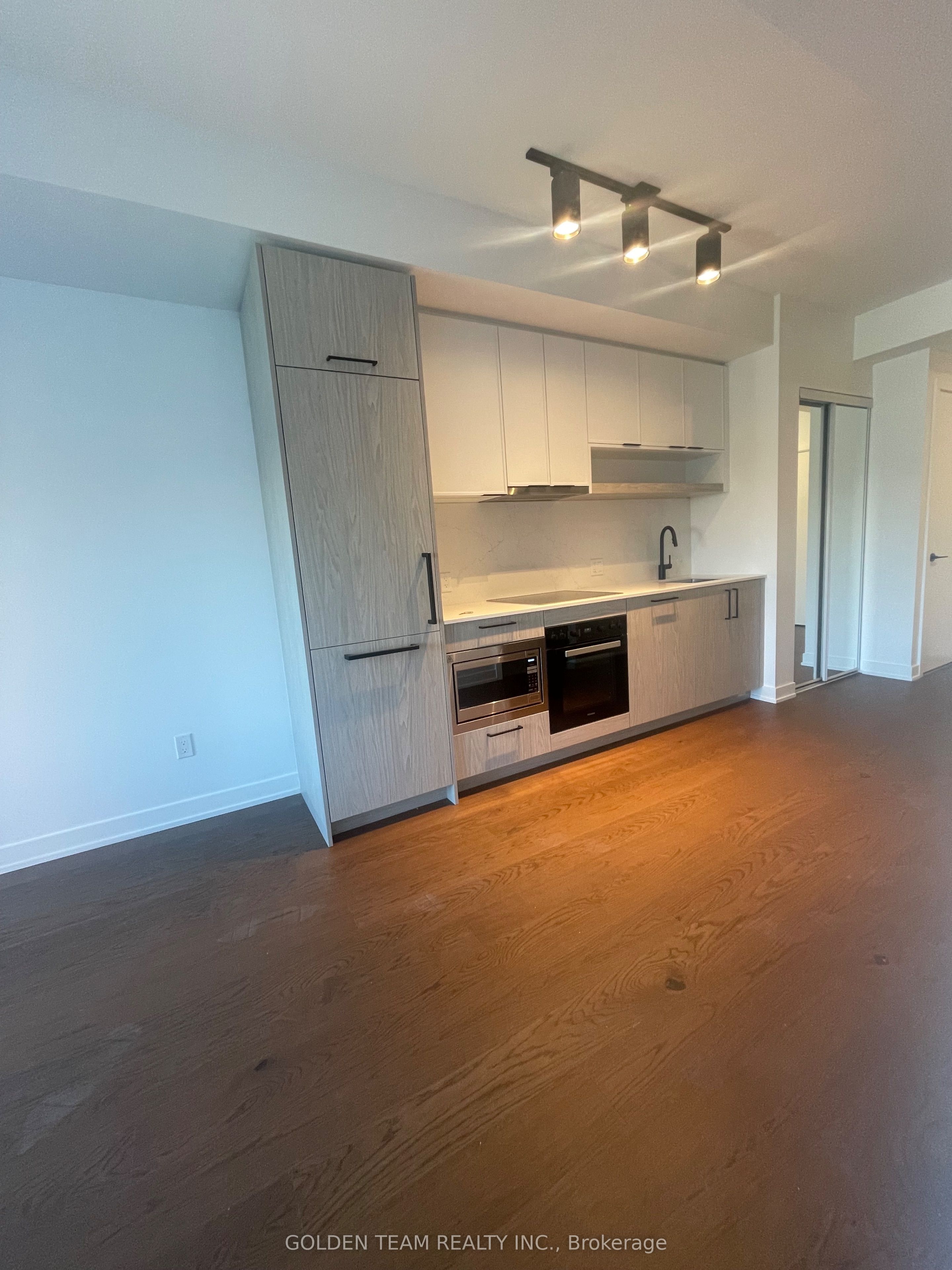 91 Montclair Avenue 907, Toronto, ON M5P 0B1 photo 4