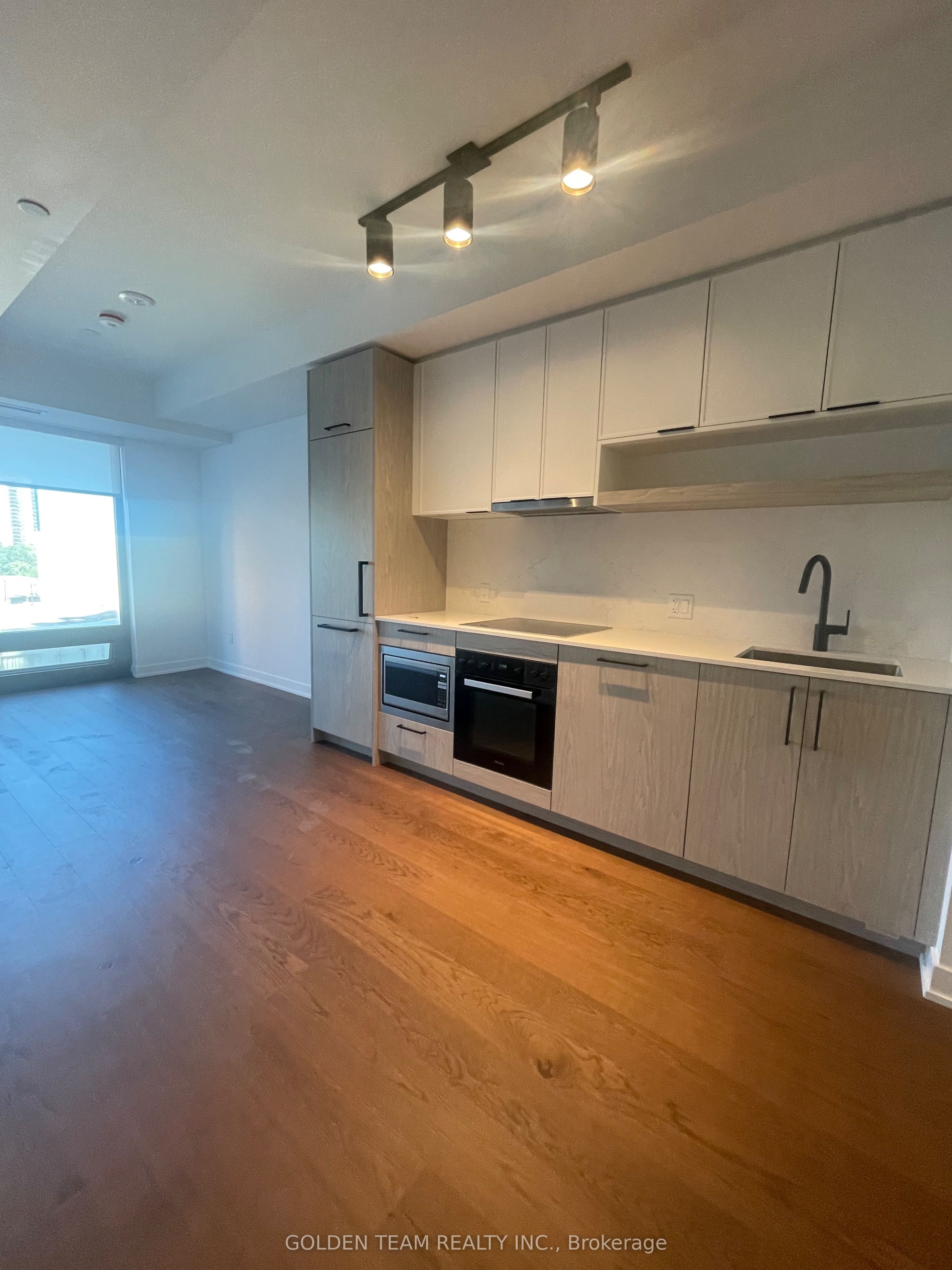 91 Montclair Avenue 907, Toronto, ON M5P 0B1 photo 5