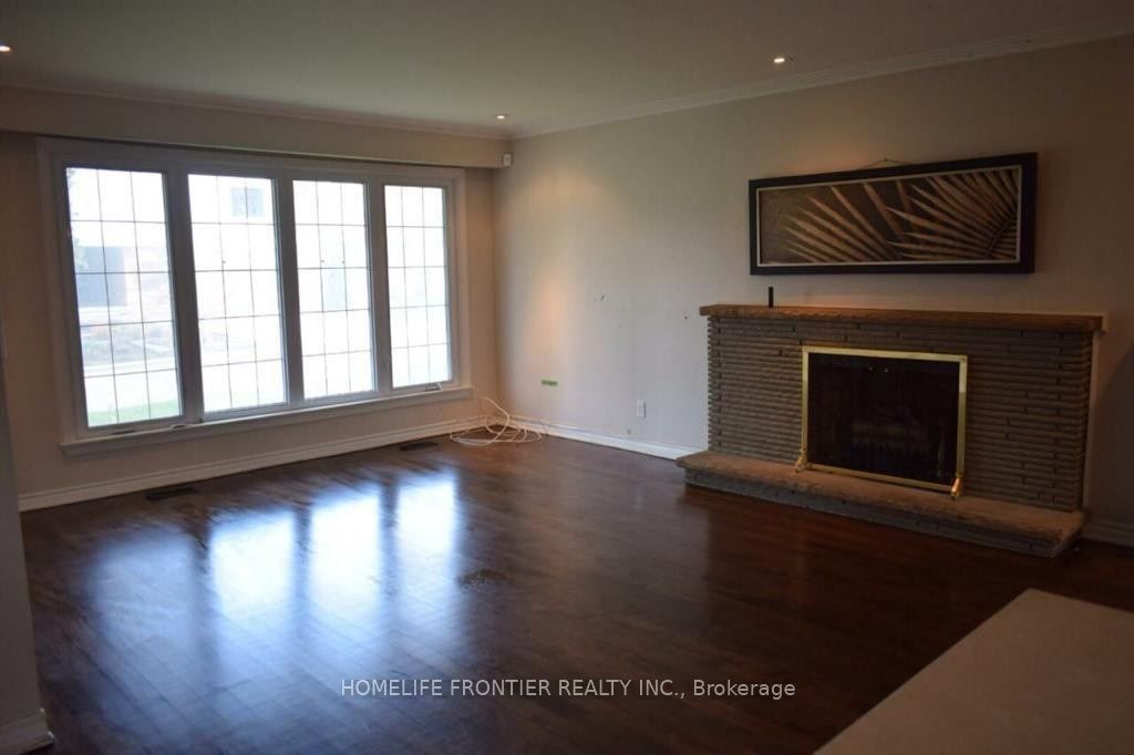 102 Betty Ann Drive, Toronto, ON M2N 1X2 photo 4