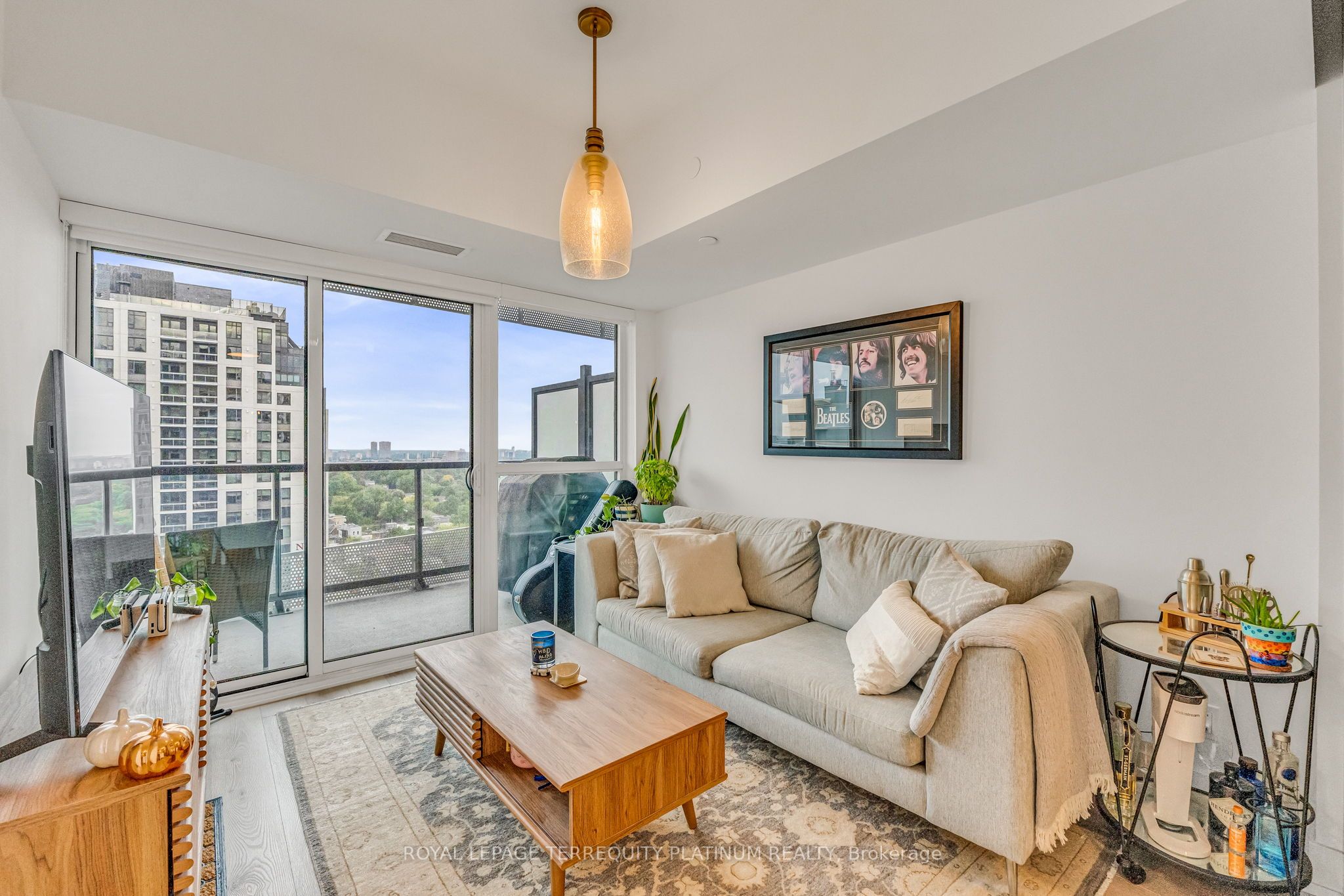11 Lillian Street 1410, Toronto, ON M4S 2H7