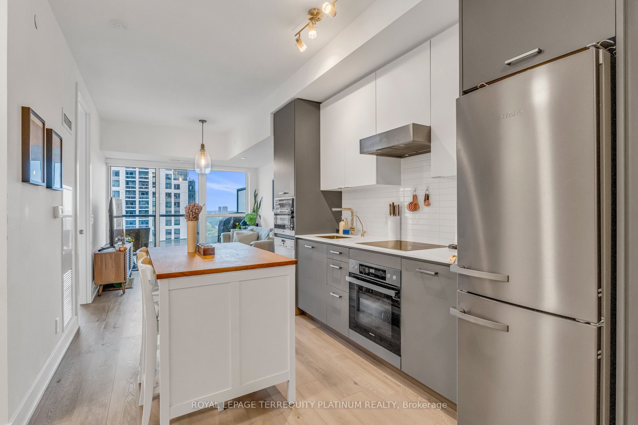 11 Lillian Street 1410, Toronto, ON M4S 2H7 photo 4