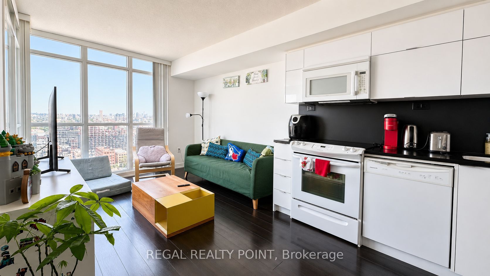 21 Iceboat Terrace 3015, Toronto, ON M5V 4A9