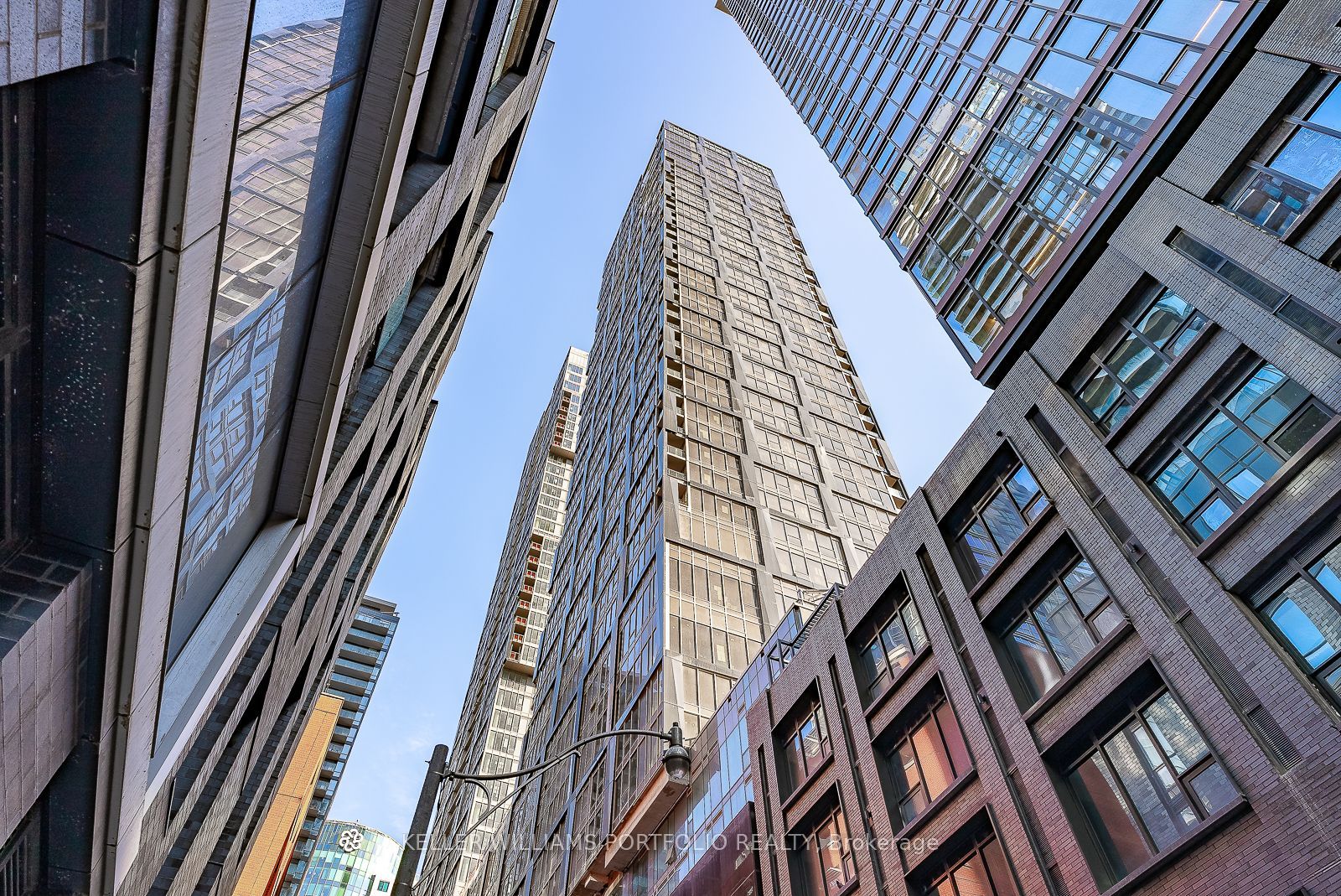 15 Mercer Street 1408, Toronto, ON M5V 0T8
